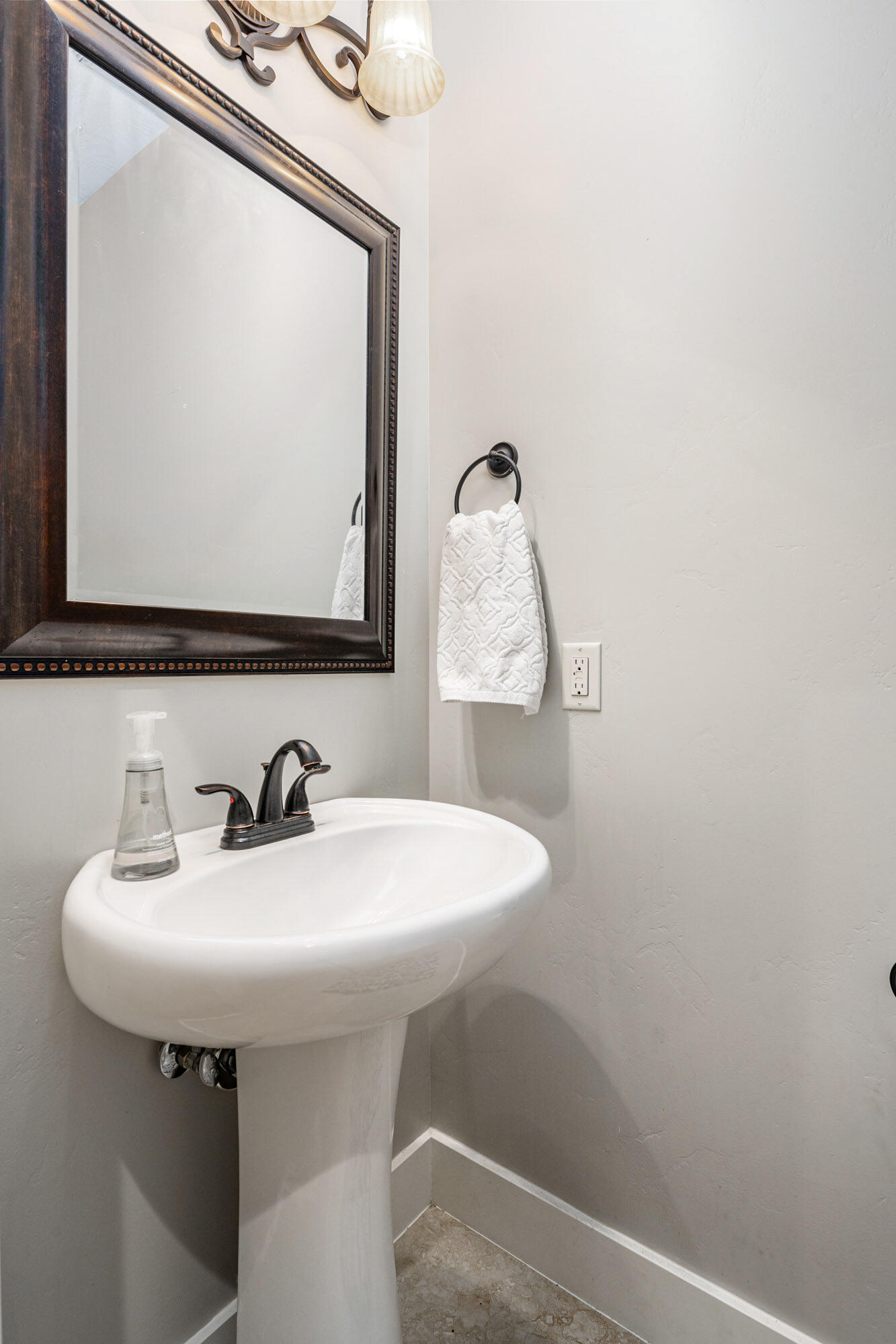 AVALLON AT MEADOWOOD - Residential