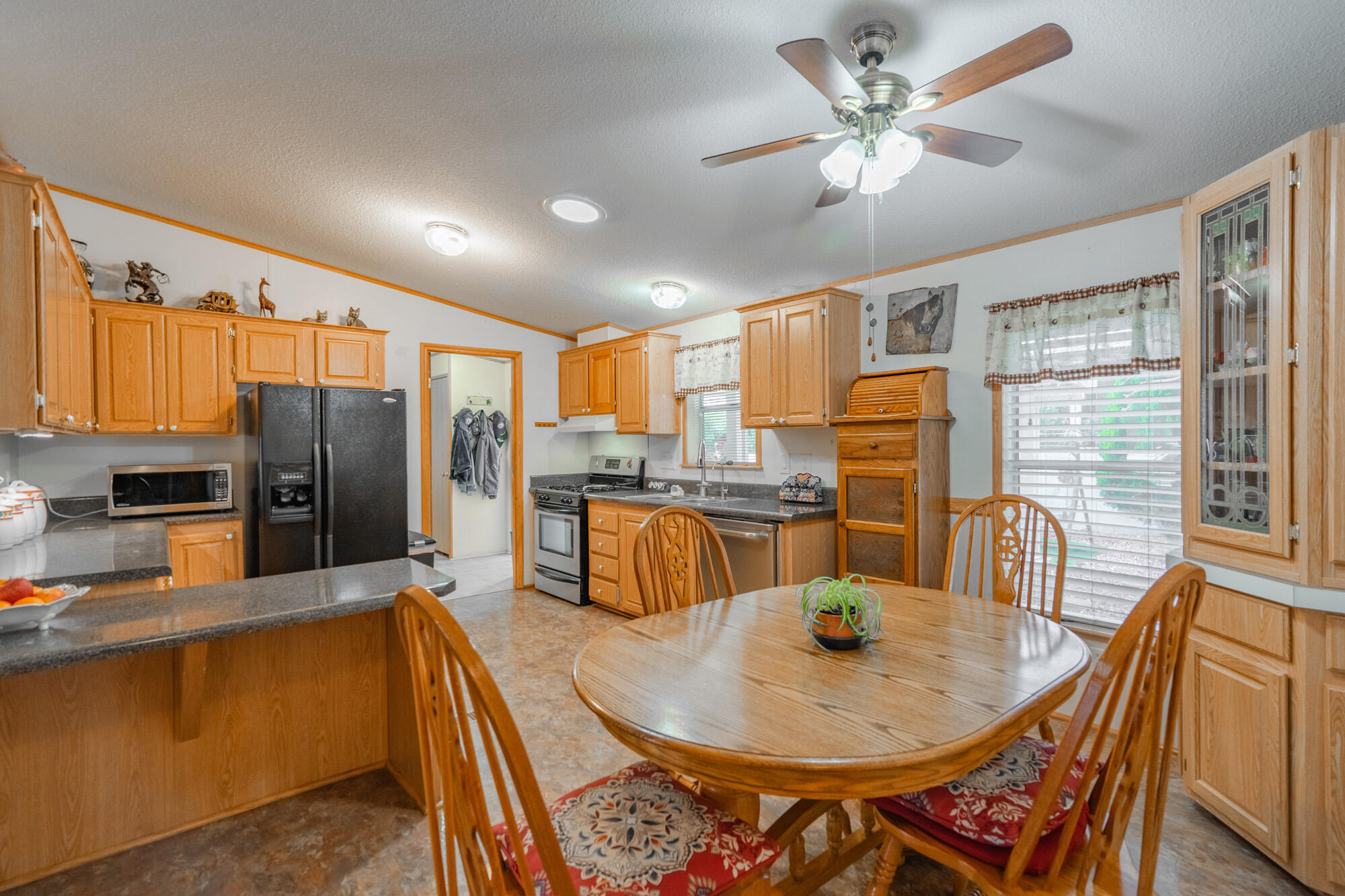 LAVA BLUFF MOBILE HOME PARK - Residential