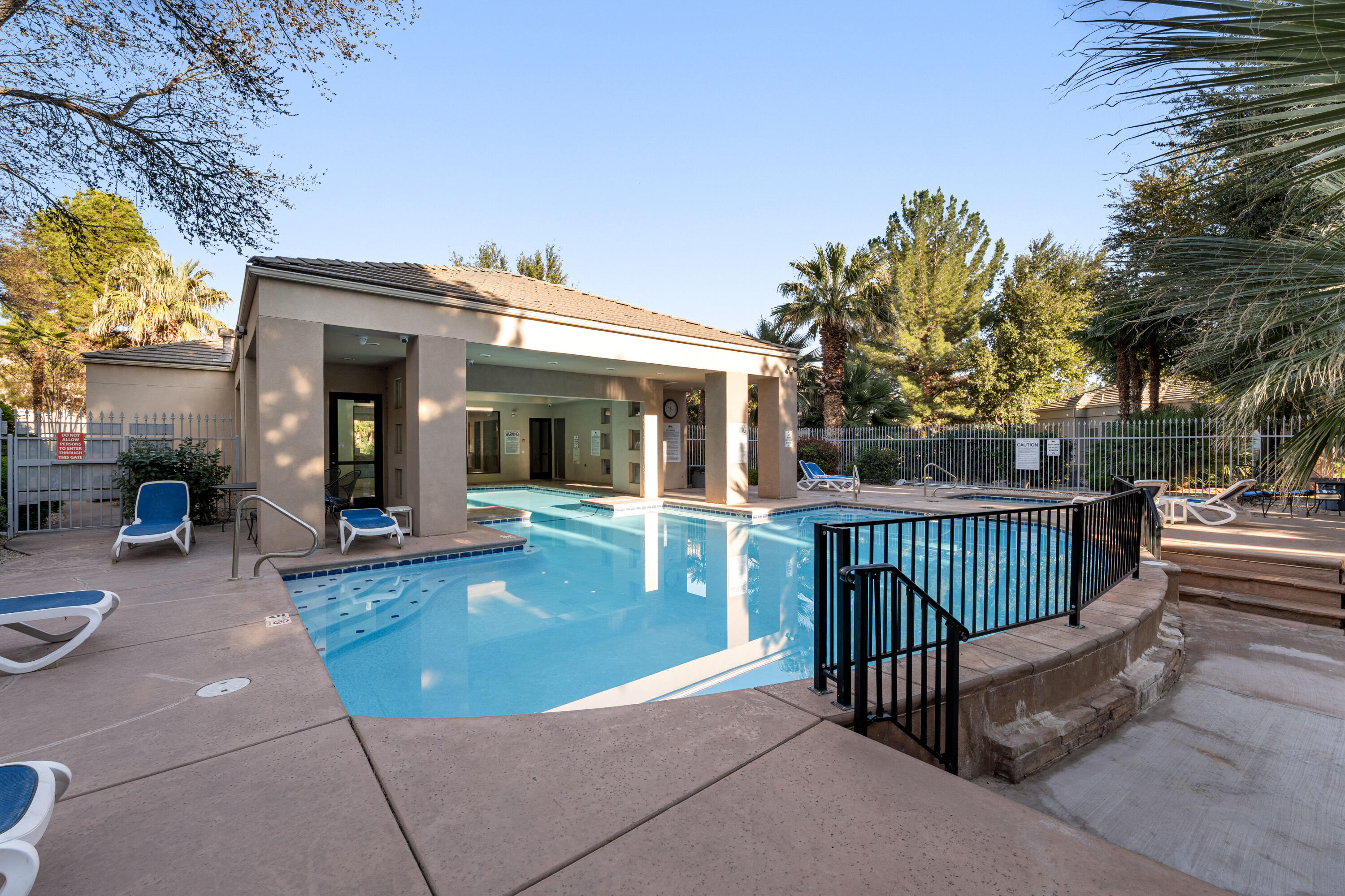 BLACKROCK CONDOS AT STONEBRIDGE - Residential