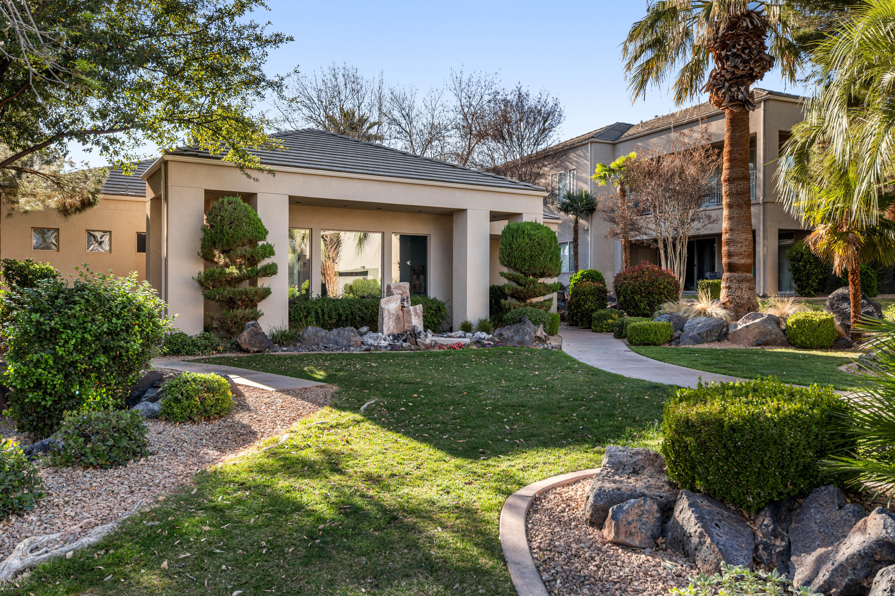 BLACKROCK CONDOS AT STONEBRIDGE - Residential