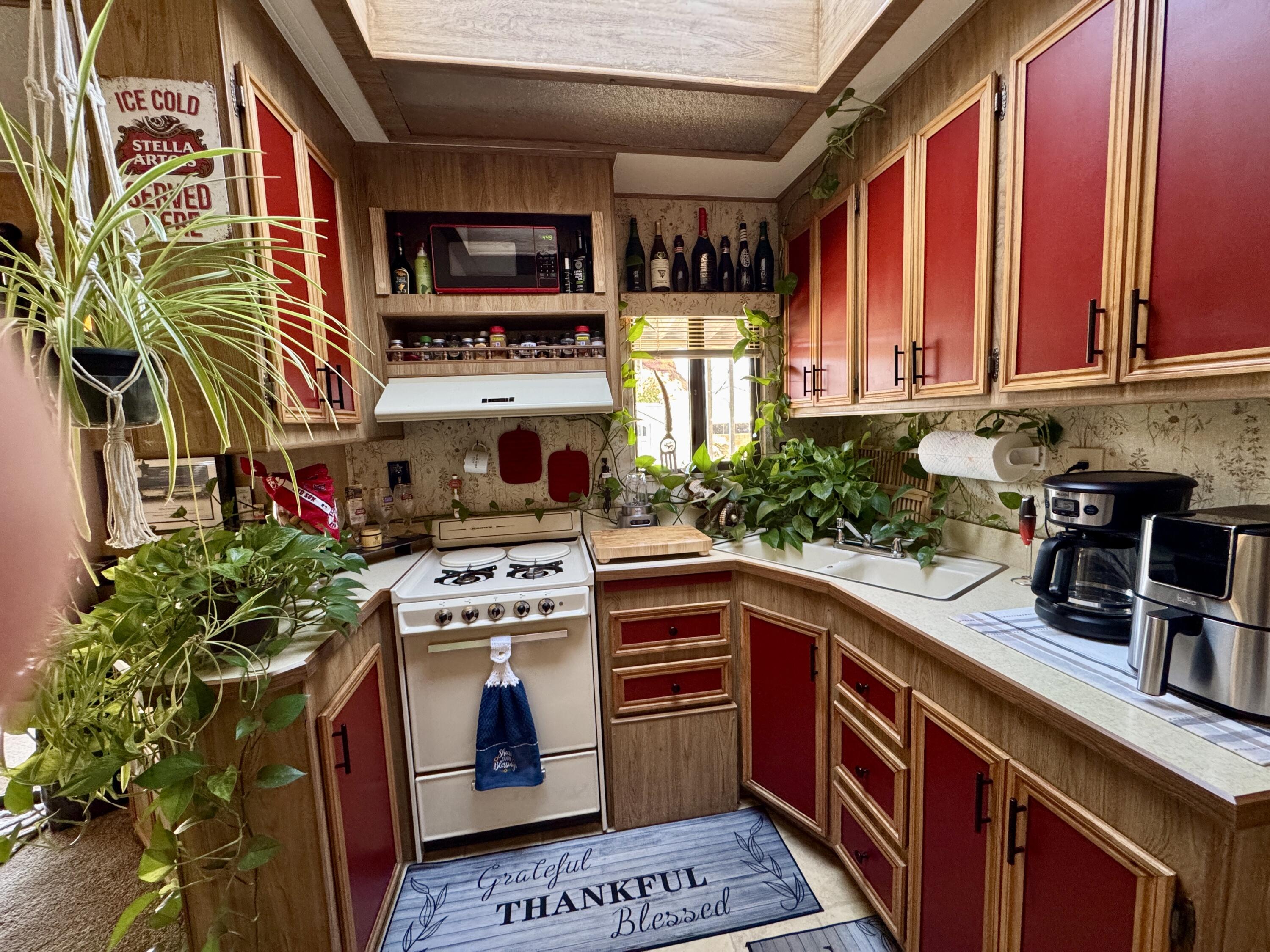 CANYON BREEZE RV RESORT - Residential