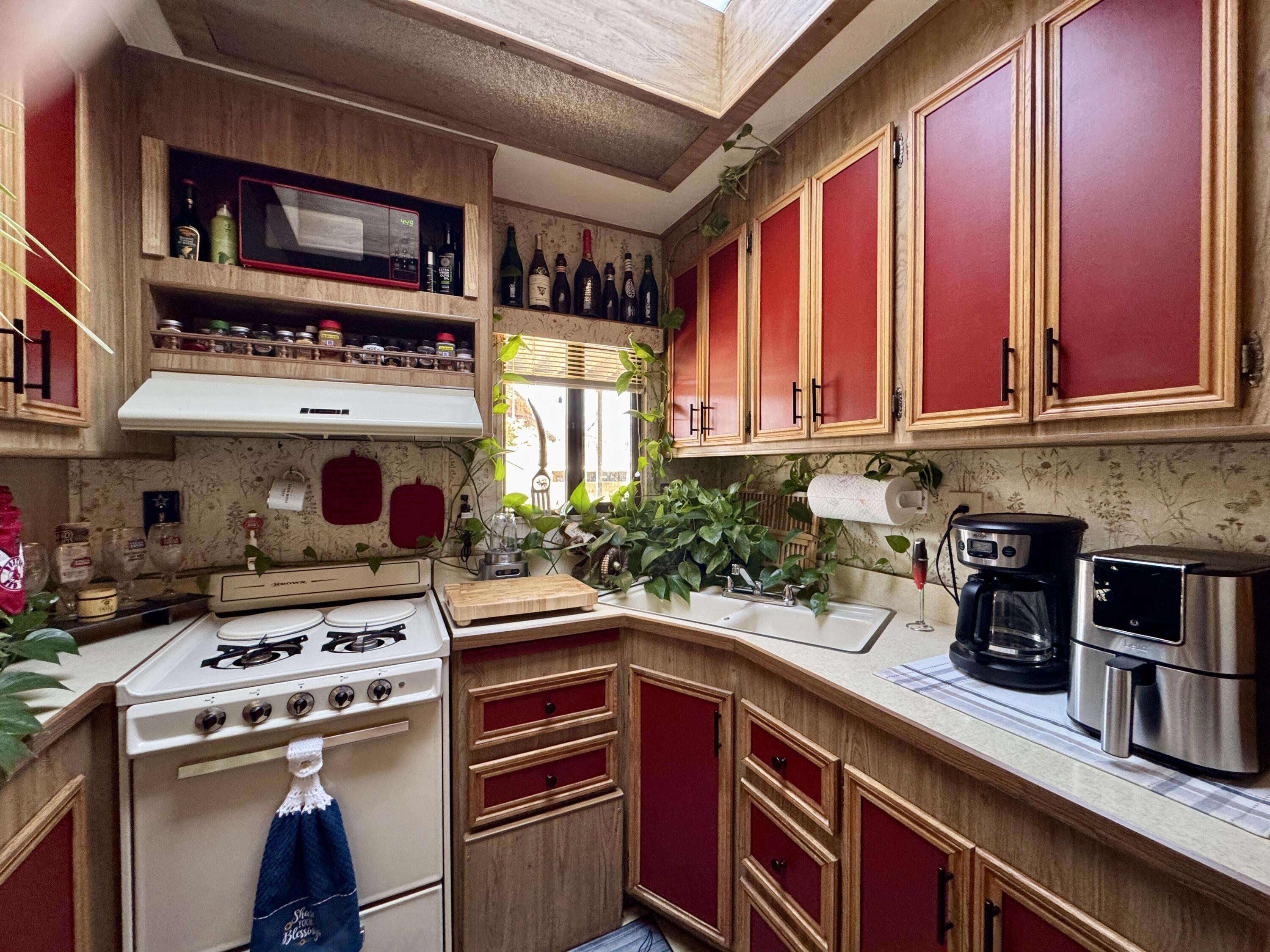 CANYON BREEZE RV RESORT - Residential