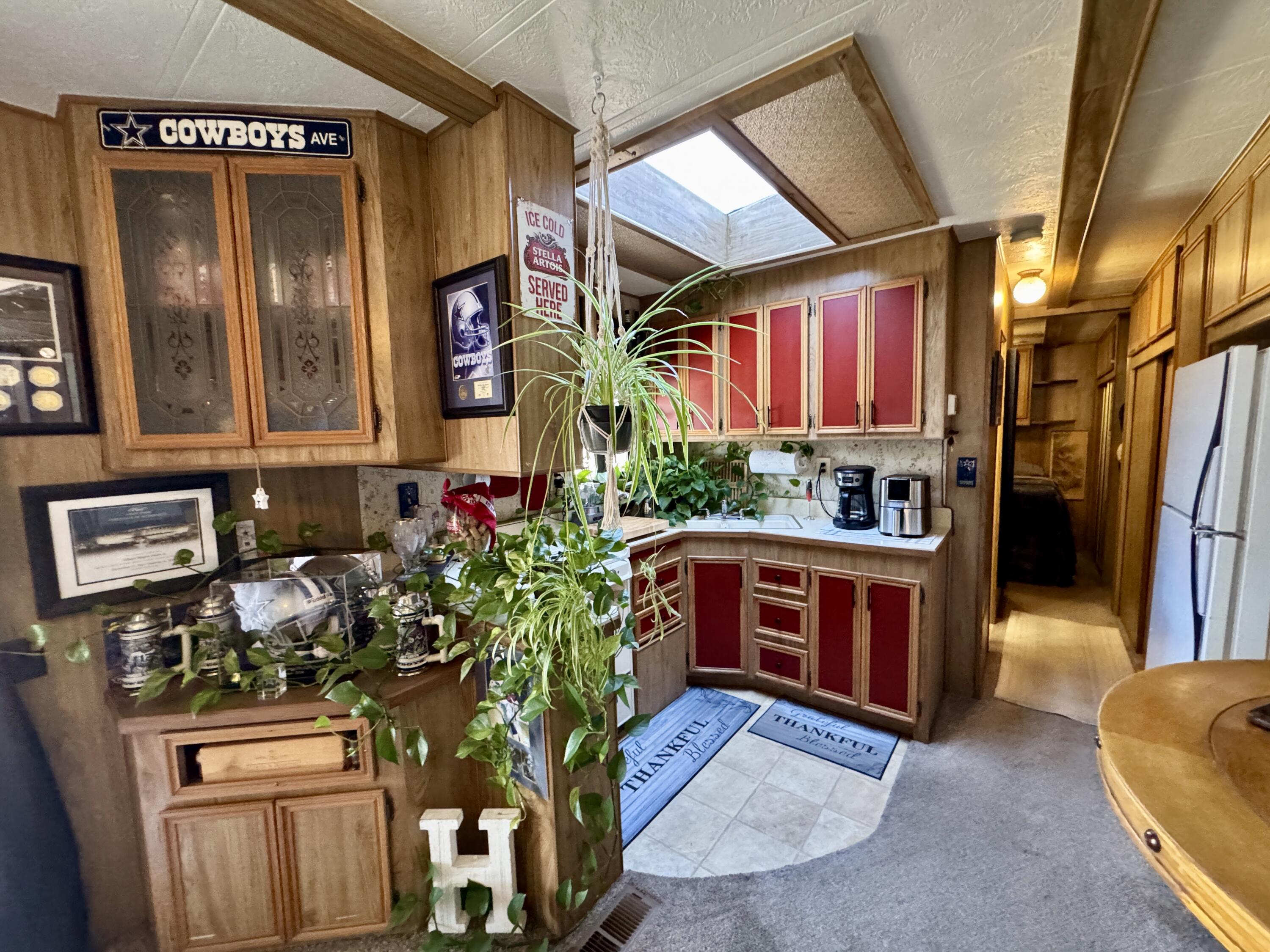 CANYON BREEZE RV RESORT - Residential