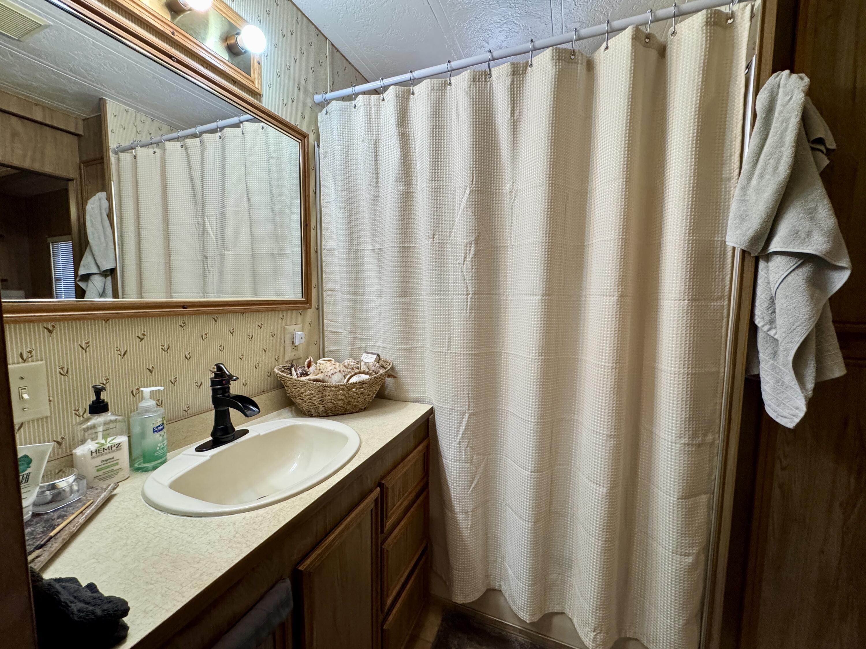 CANYON BREEZE RV RESORT - Residential