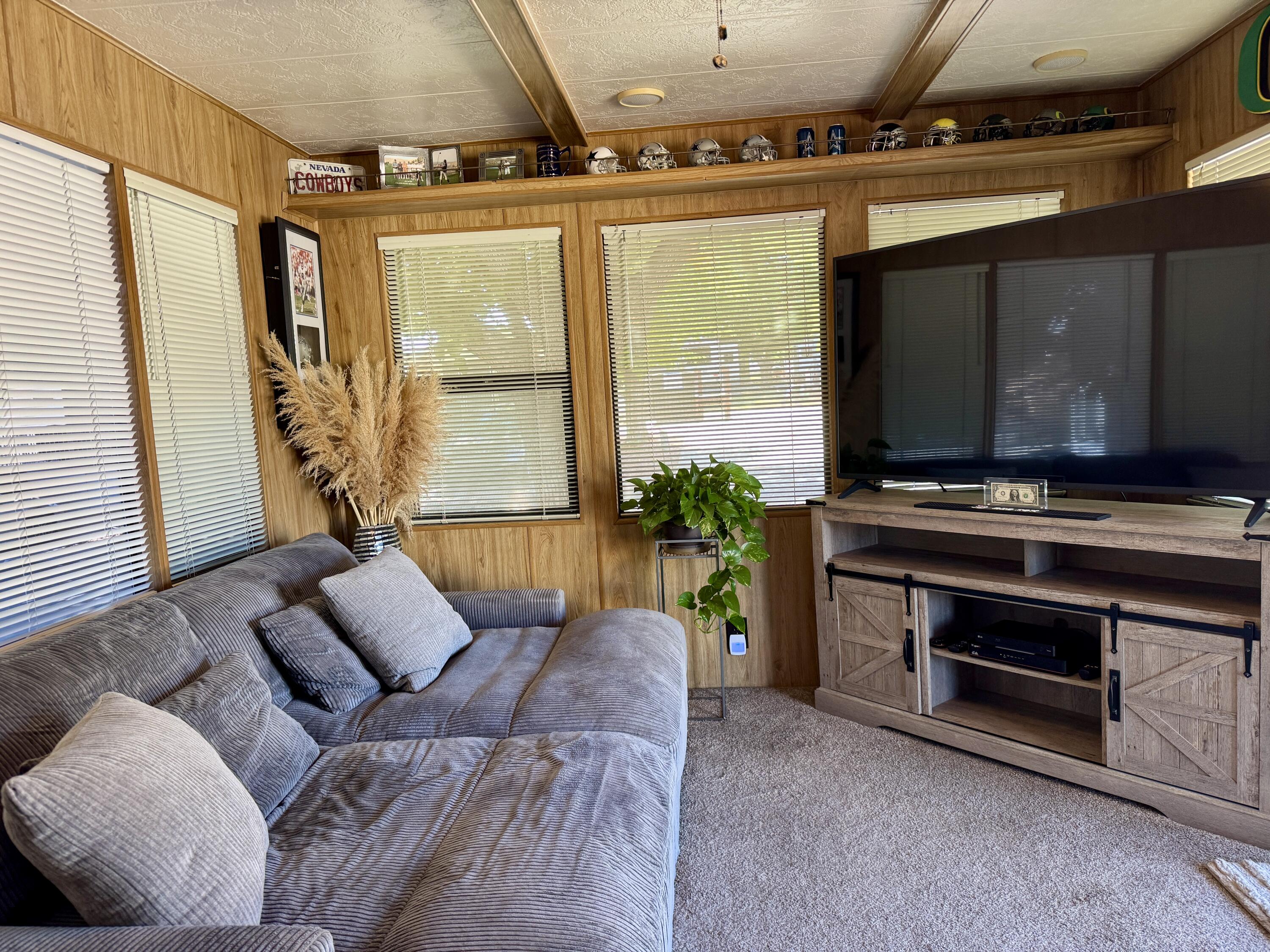 CANYON BREEZE RV RESORT - Residential