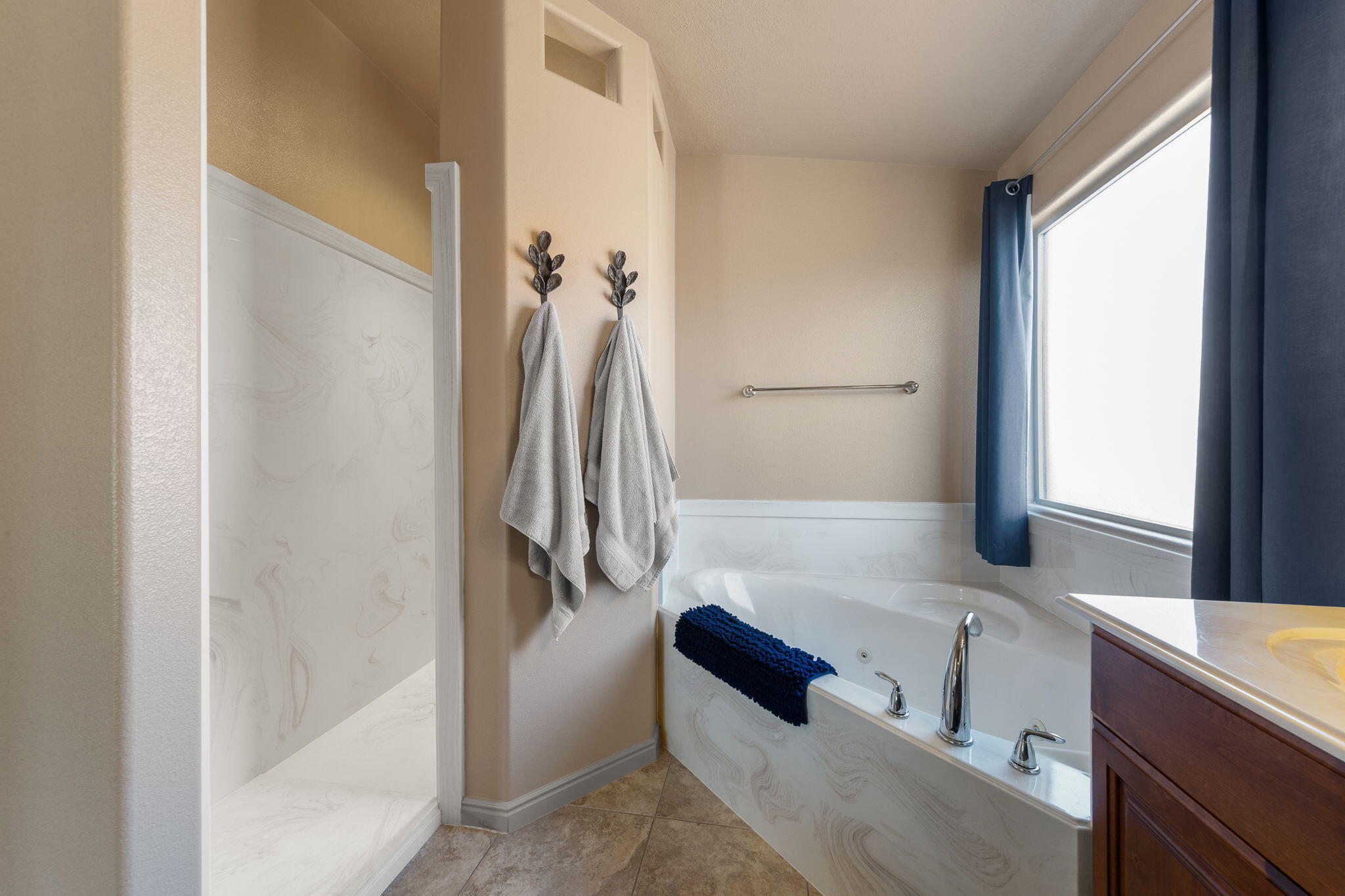 SUN CREST WEST - Residential