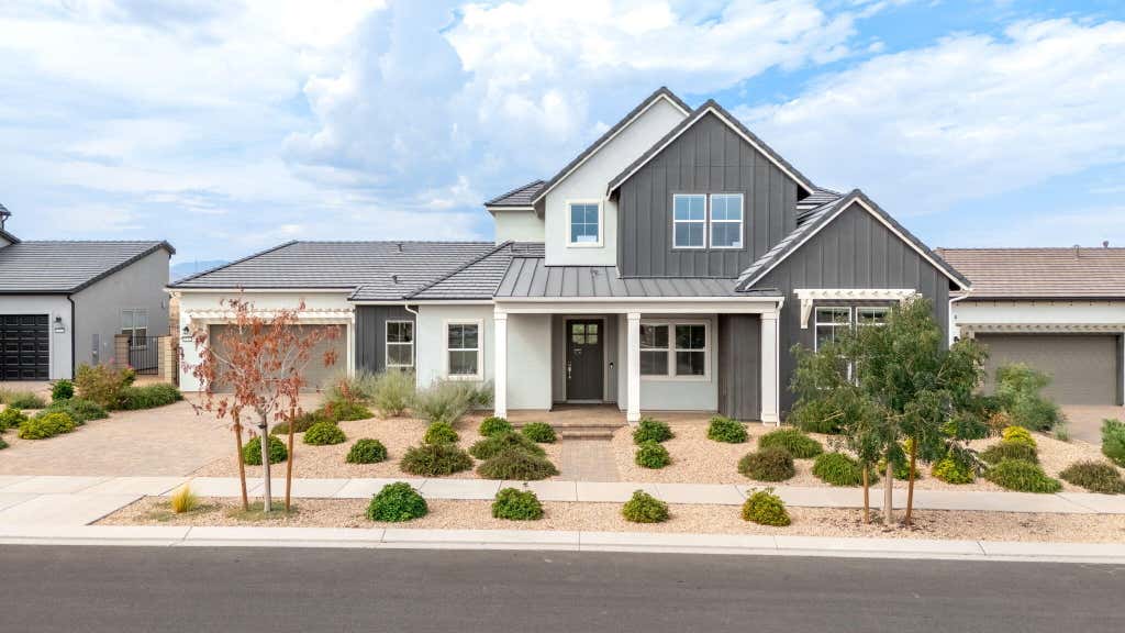 Photo of 6214 S Pinyon DR, Saint George, UT 84790 (MLS # 26-275161)