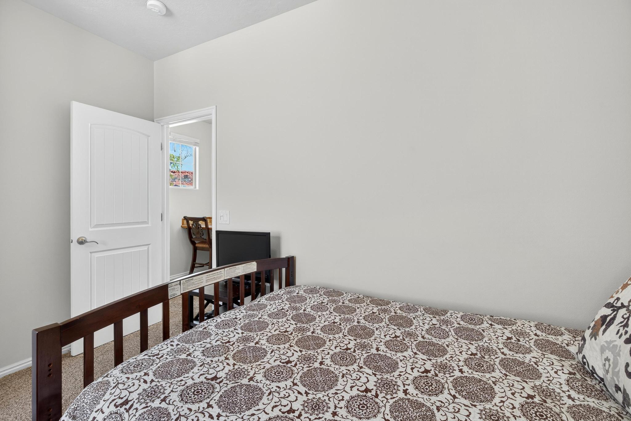 CORAL CANYON - Residential