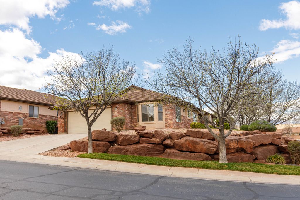 Photo of 2072 S LEGACY DR, Saint George, UT 84770 (MLS # 26-269931)