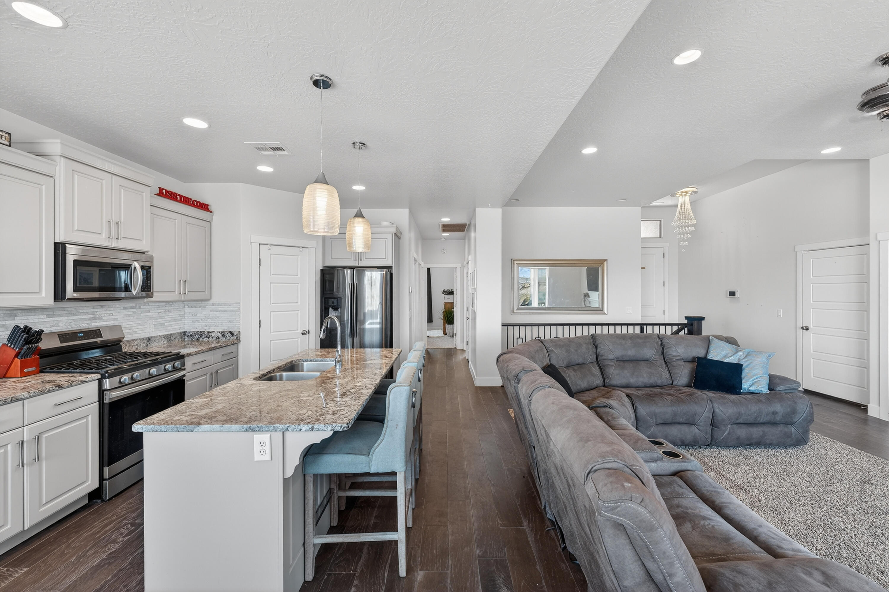 SHADOW MOUNTAIN TOWNHOMES - Residential