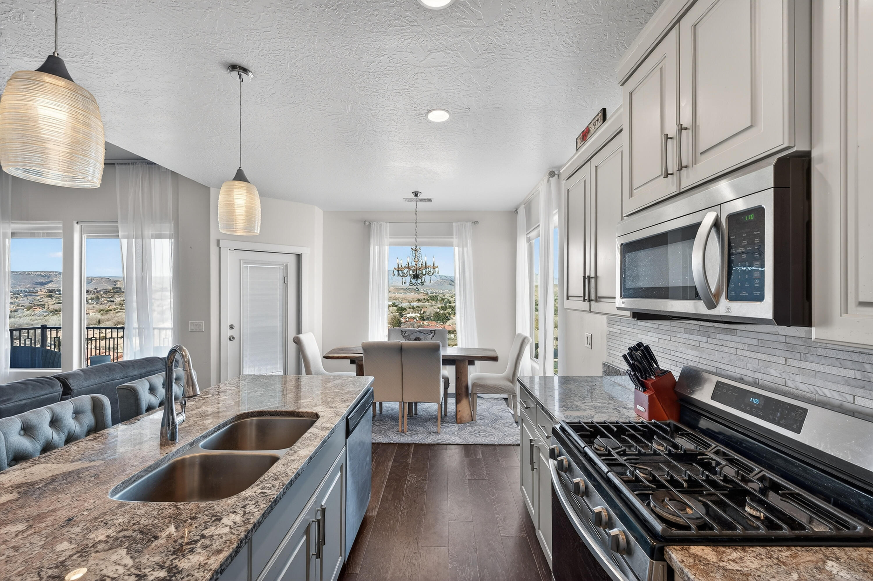 SHADOW MOUNTAIN TOWNHOMES - Residential