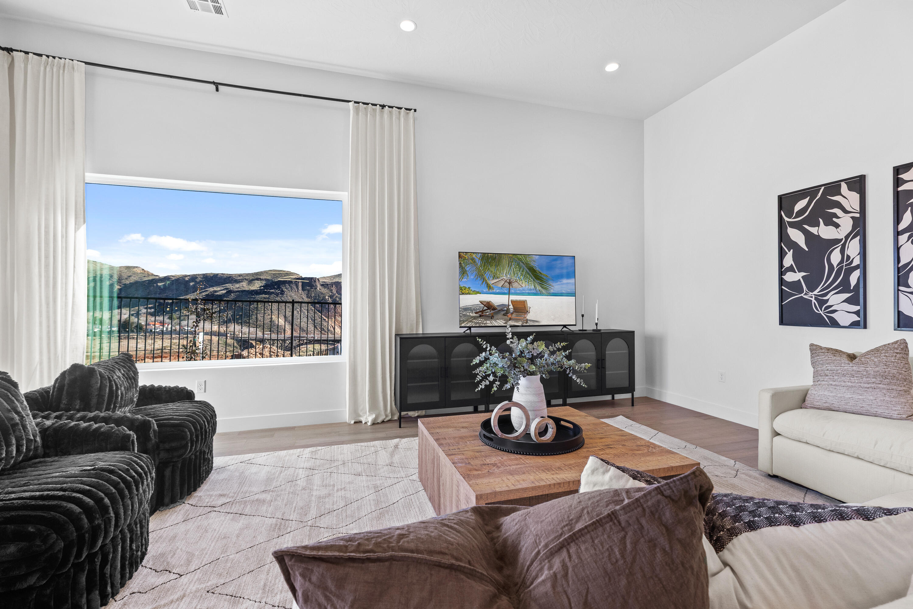 FALCON RIDGE - Residential