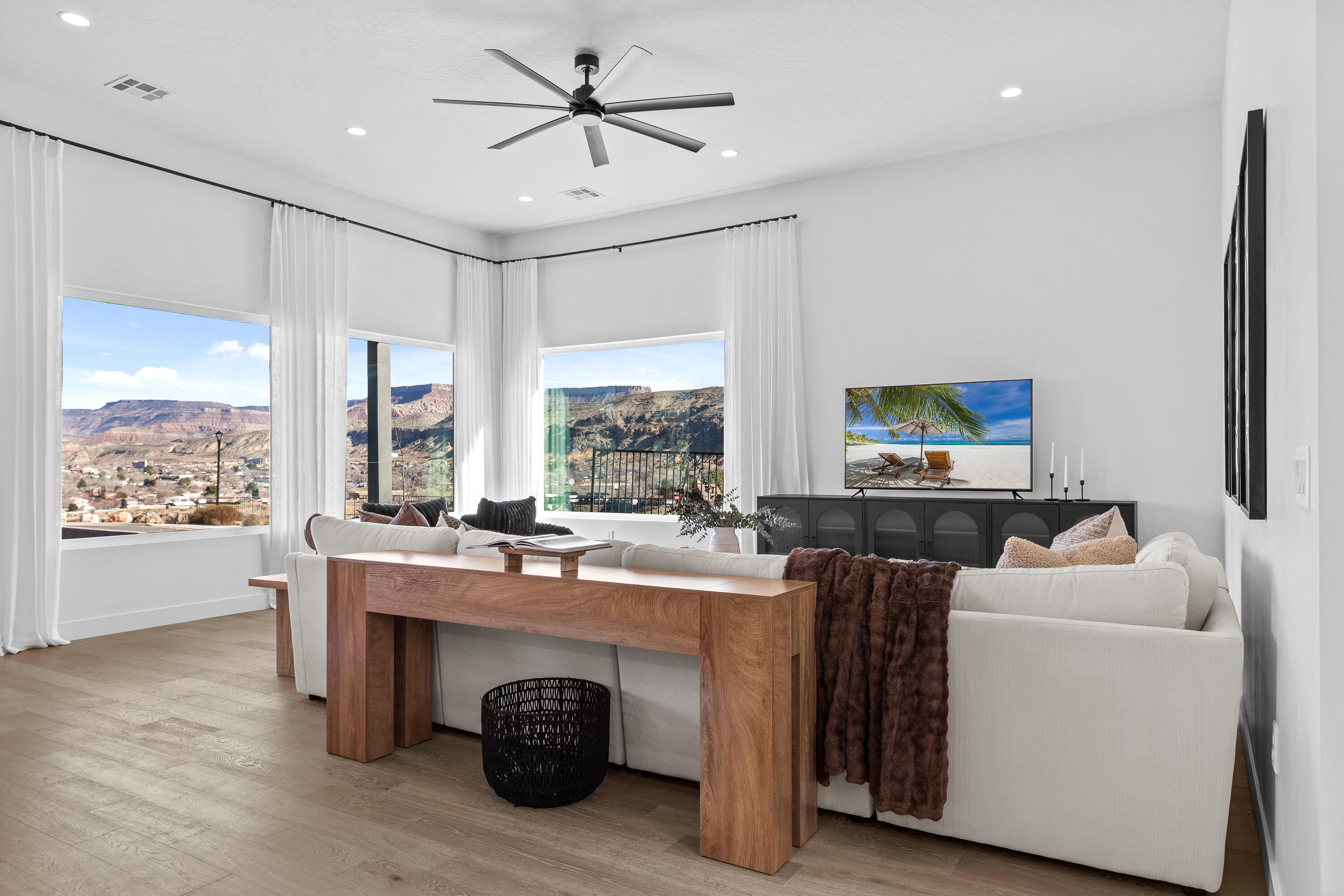 FALCON RIDGE - Residential