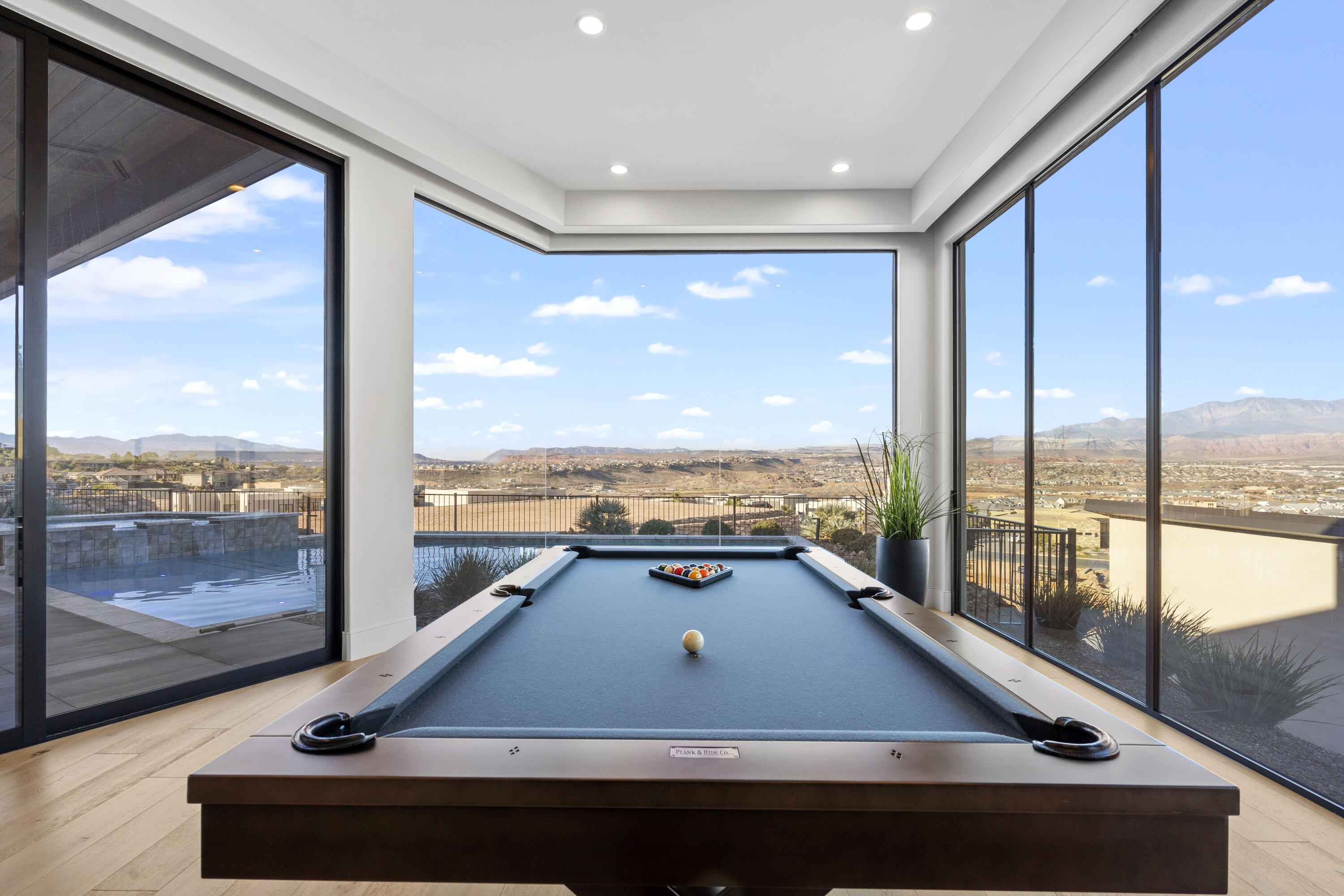STONE CLIFF - Residential