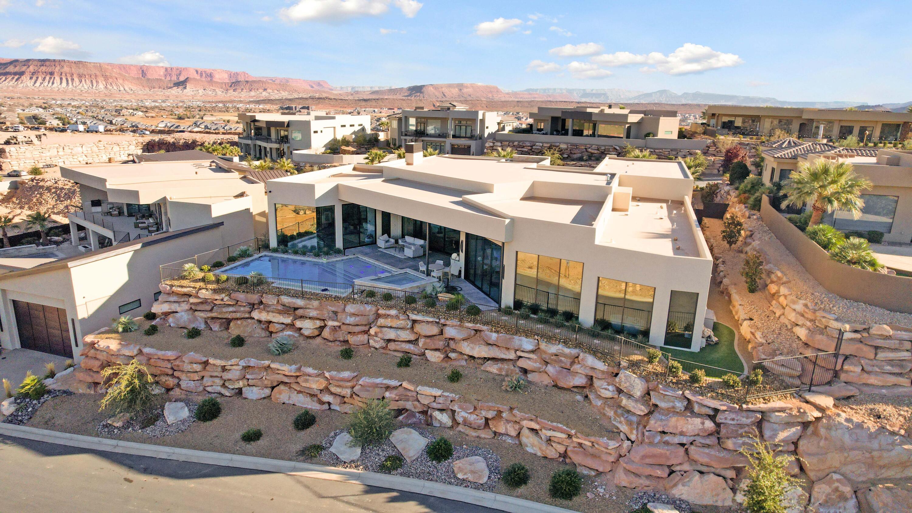 STONE CLIFF - Residential