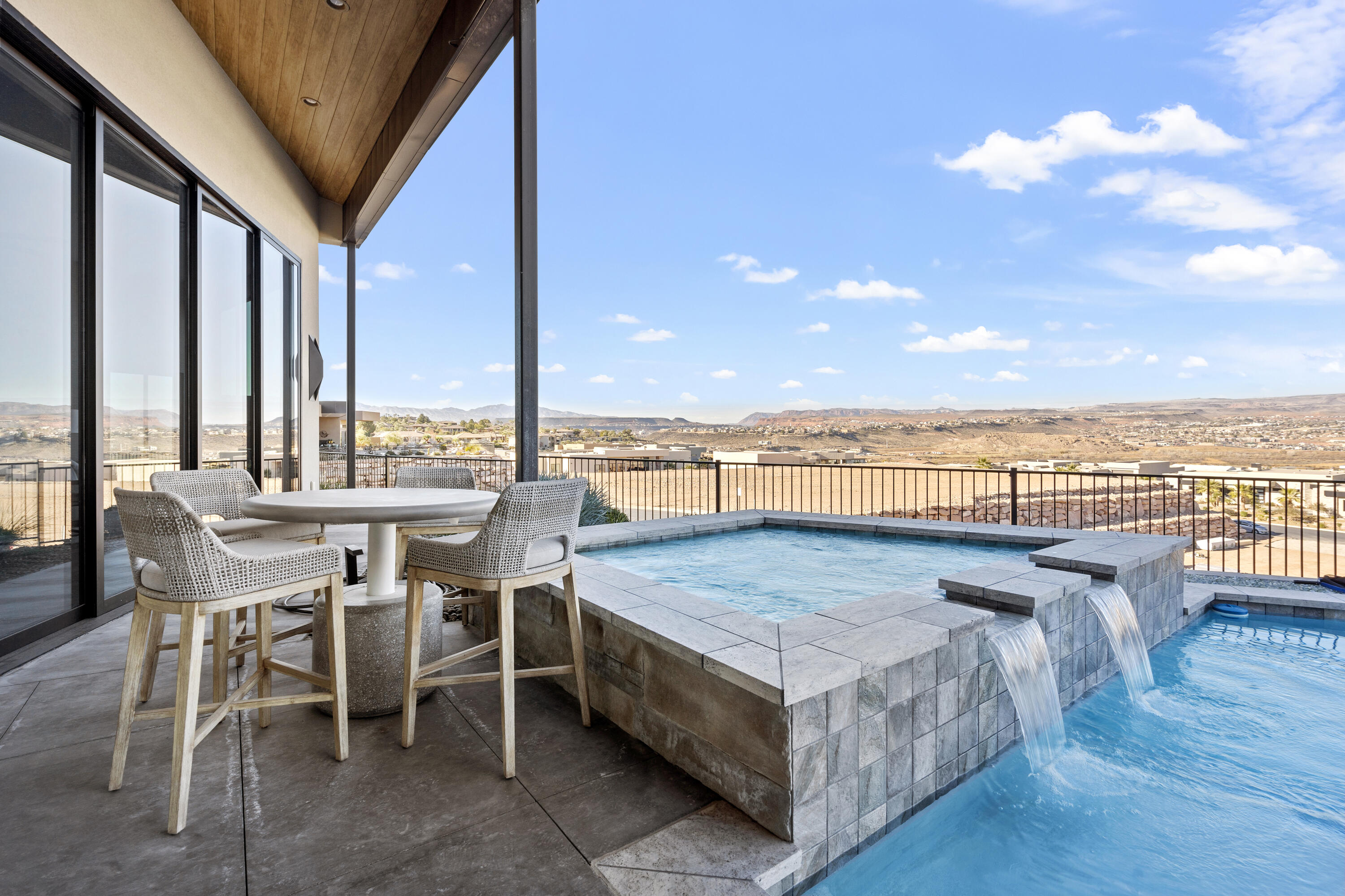 STONE CLIFF - Residential