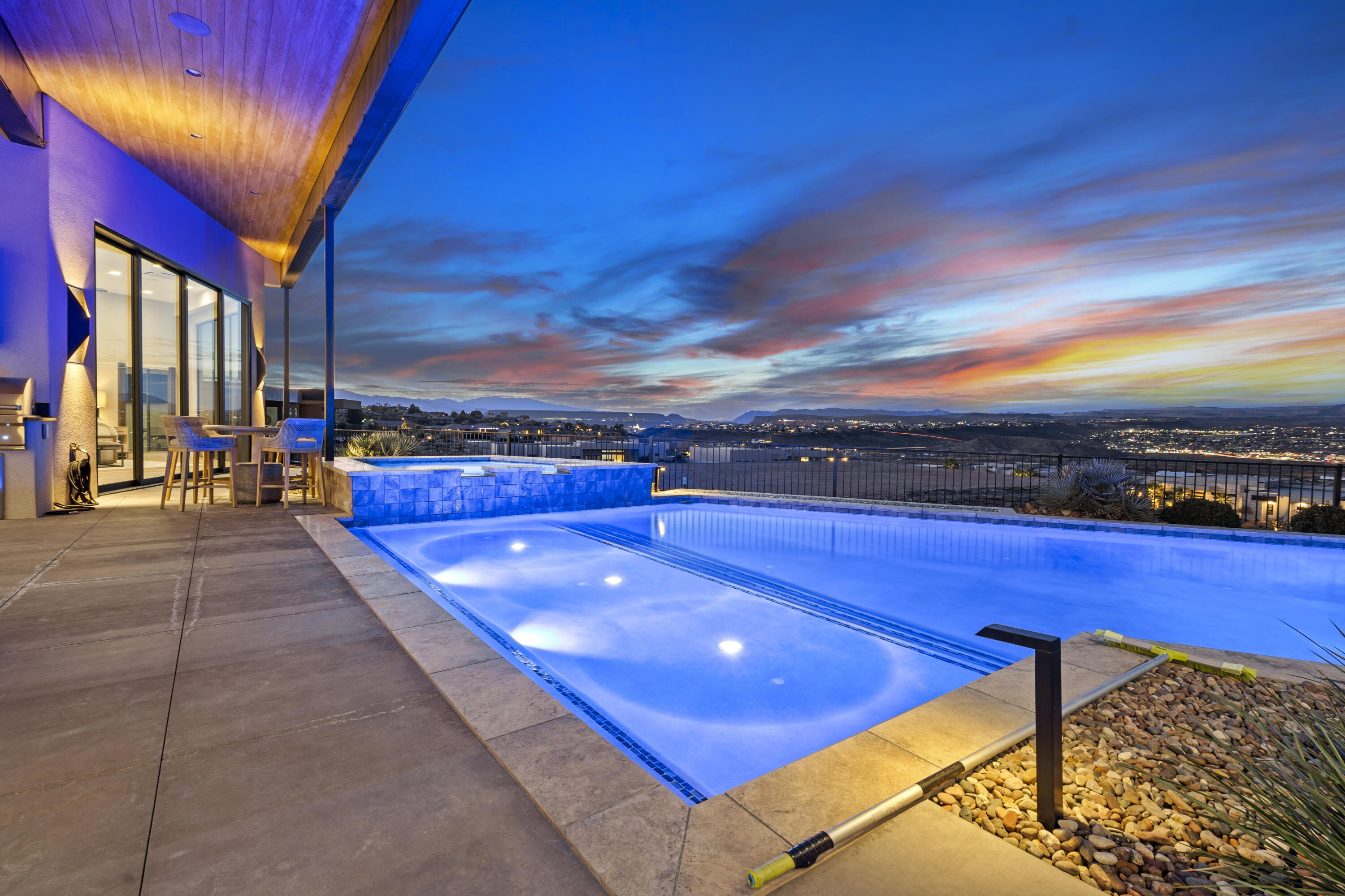 STONE CLIFF - Residential