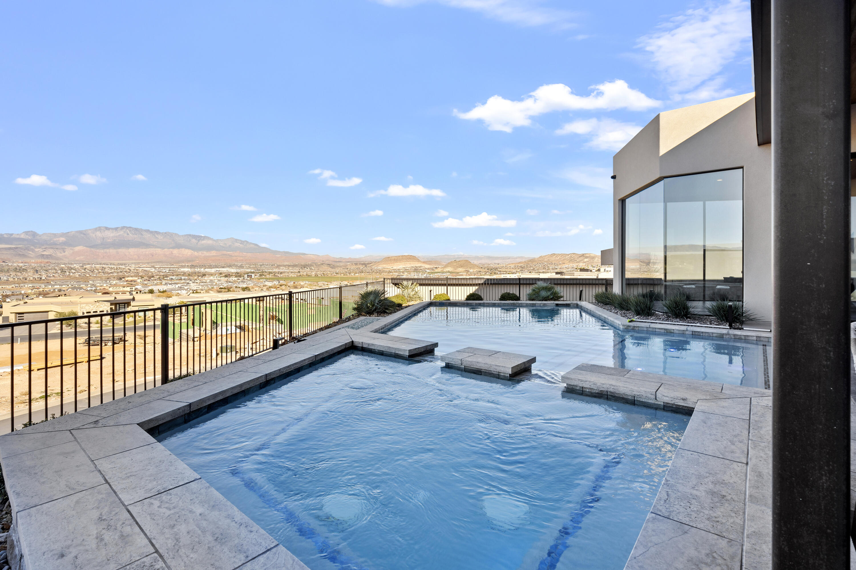 STONE CLIFF - Residential