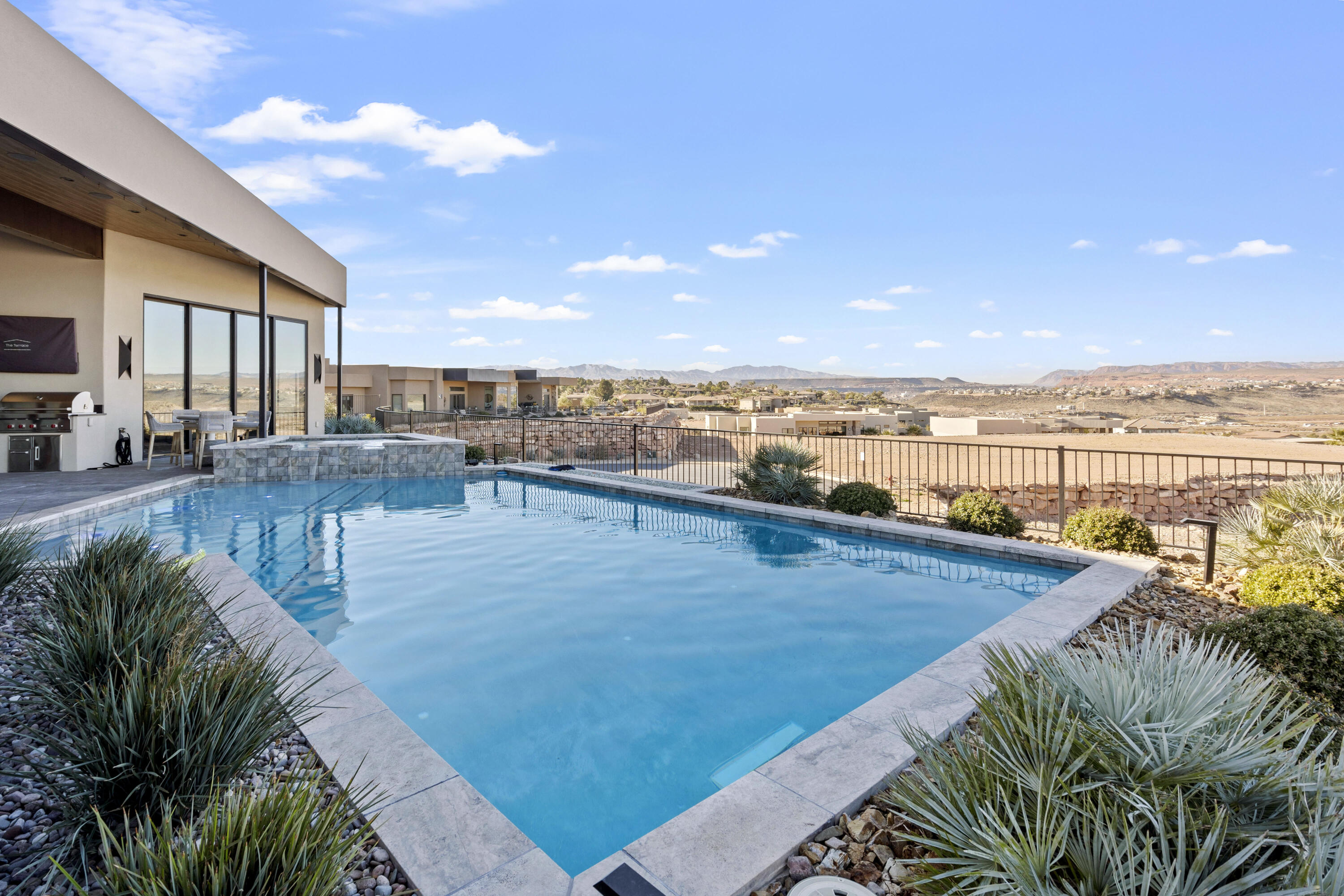 STONE CLIFF - Residential