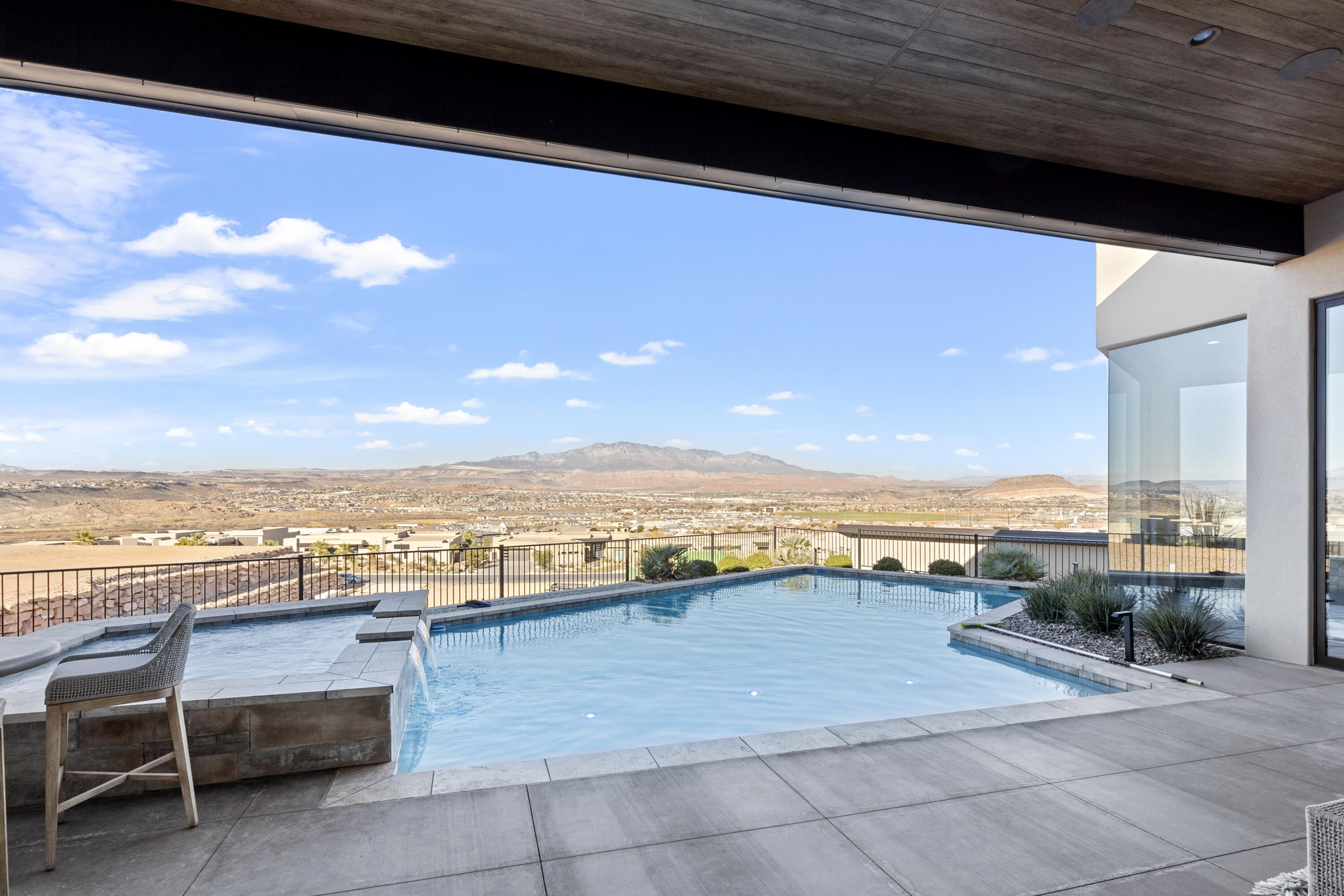 STONE CLIFF - Residential