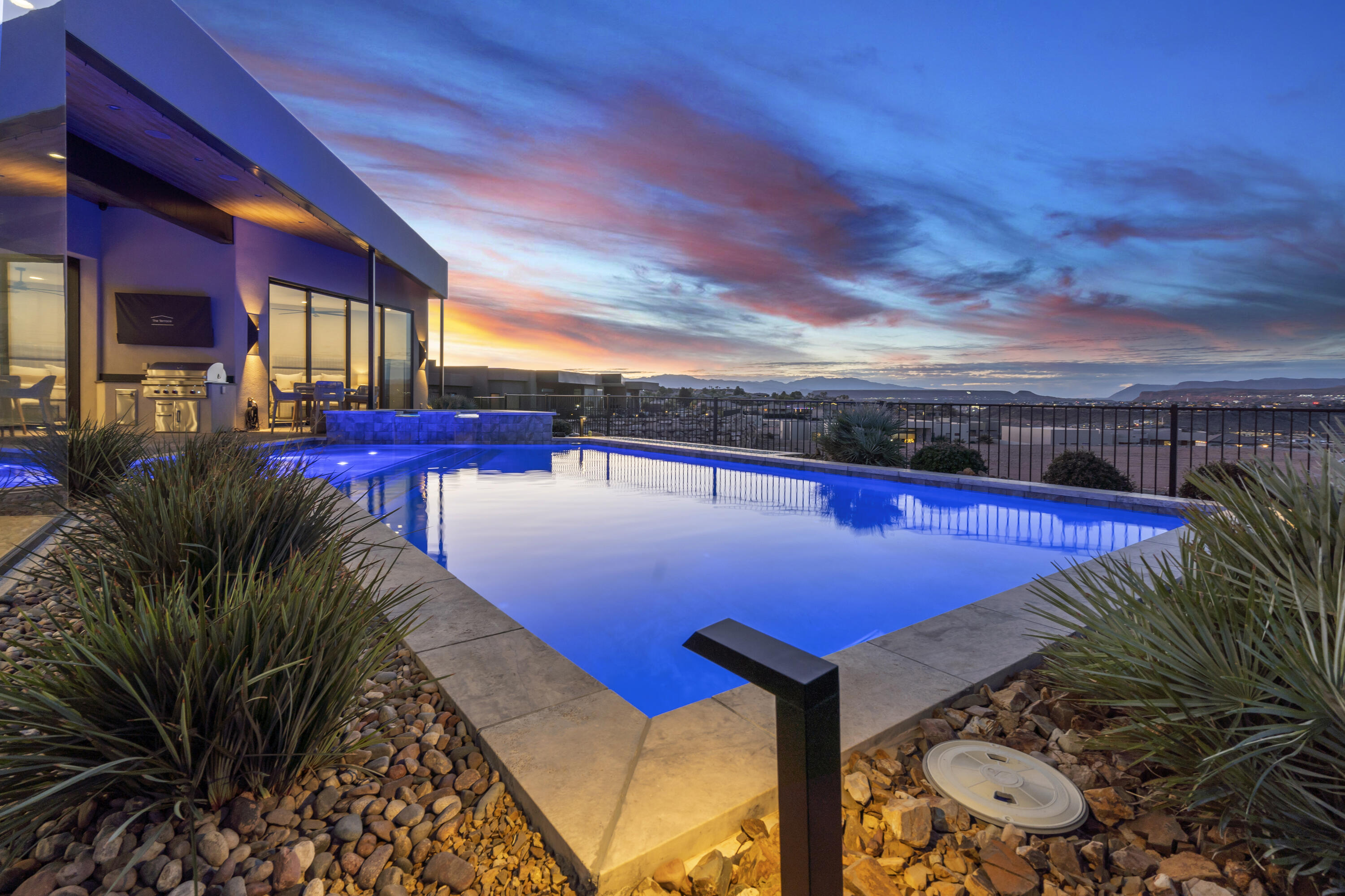 STONE CLIFF - Residential