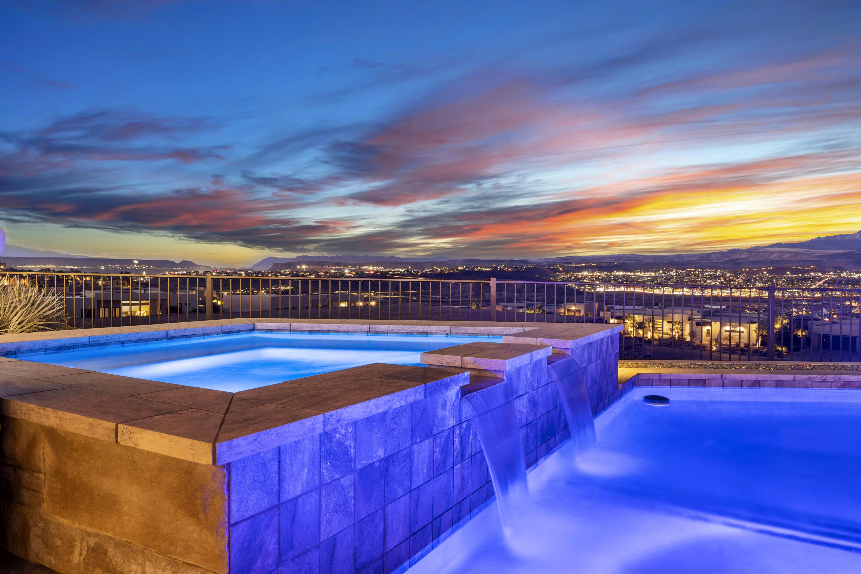 STONE CLIFF - Residential