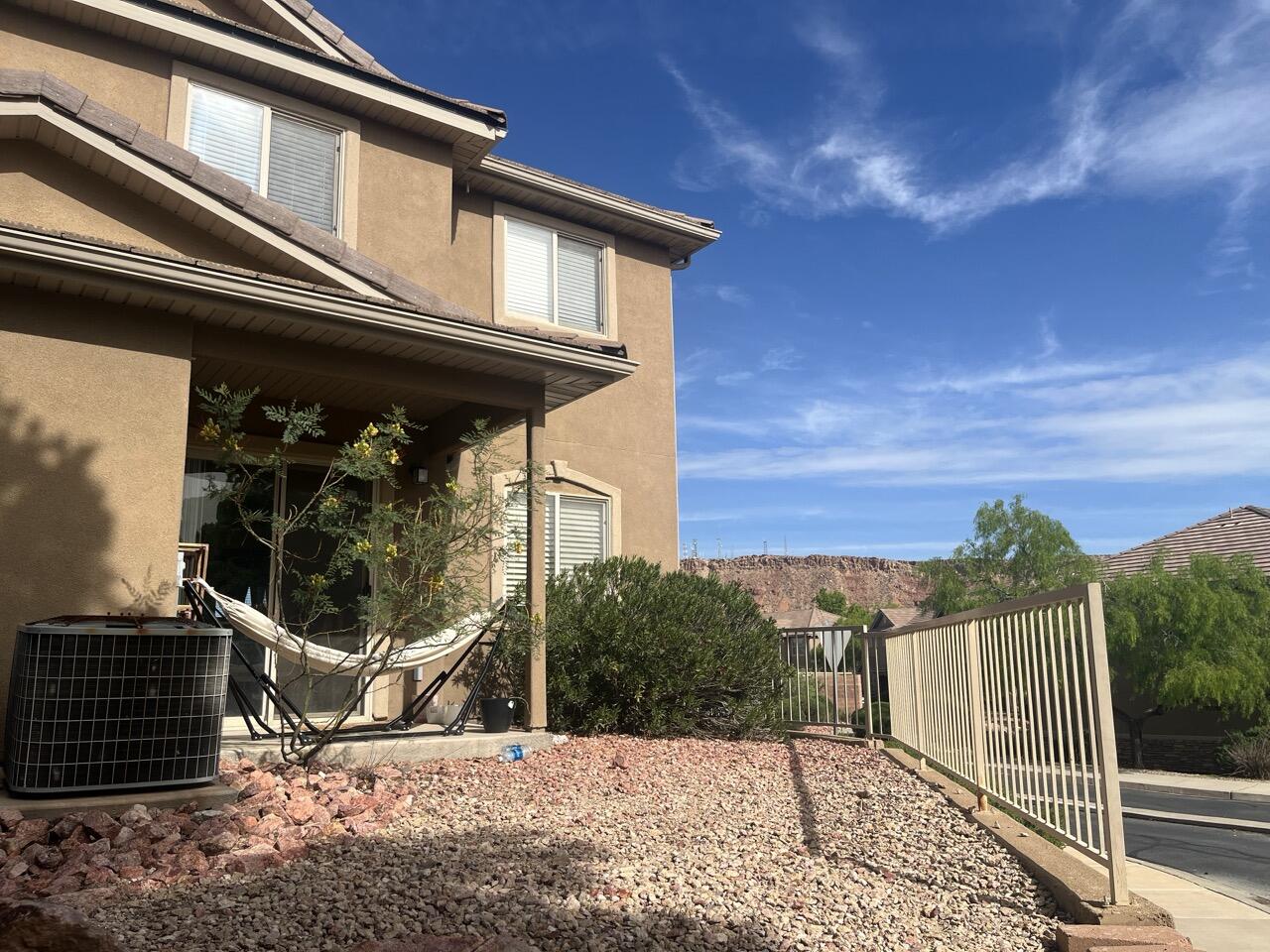 HIDDEN VALLEY TOWN HOMES - Residential