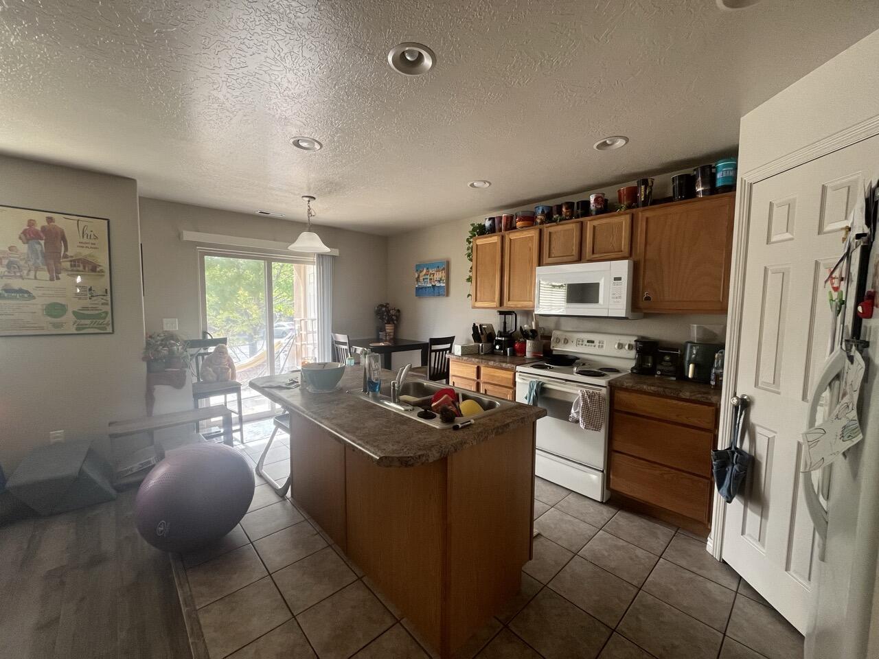 HIDDEN VALLEY TOWN HOMES - Residential