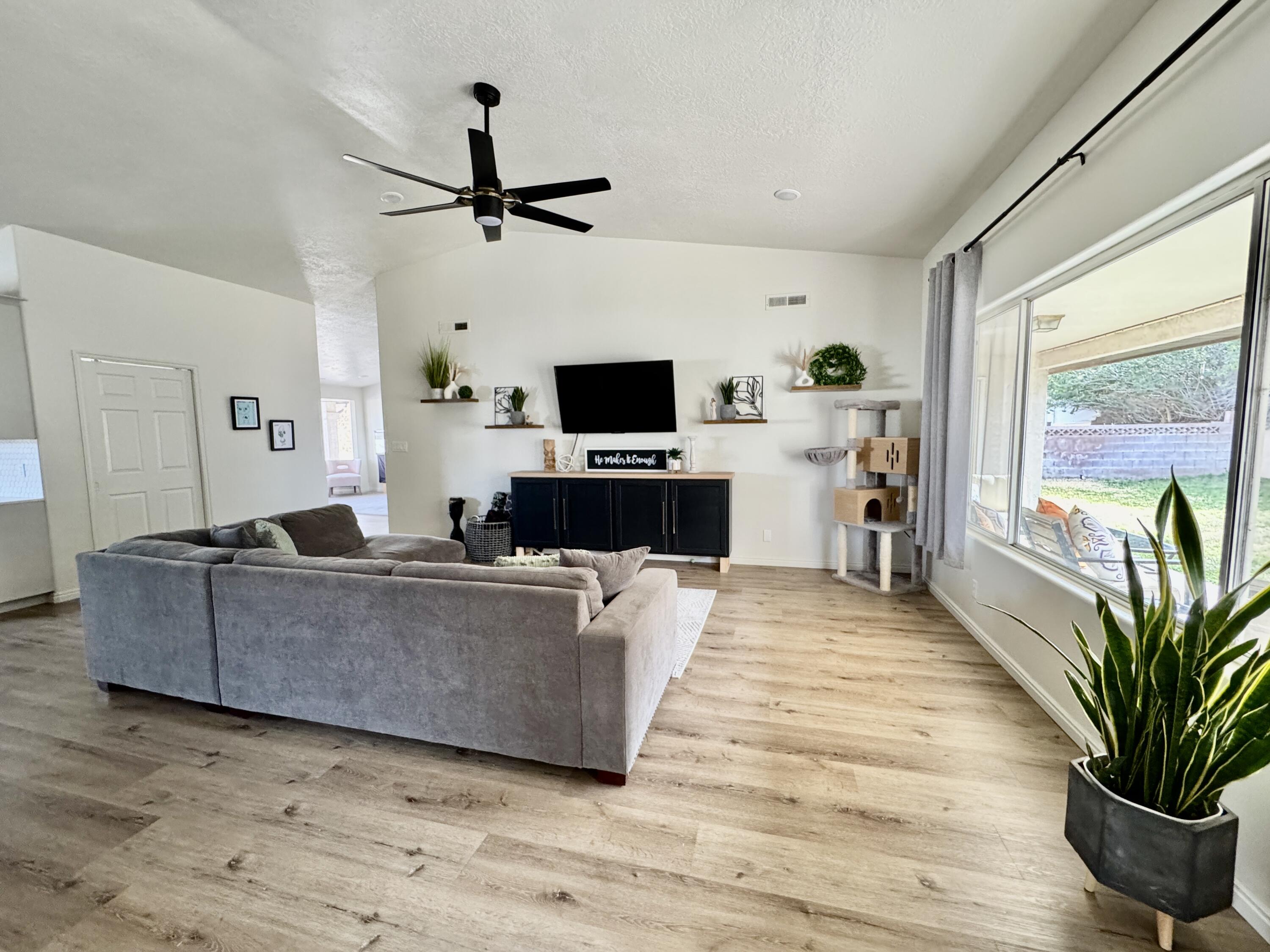 BLOOMINGTON HILLS - Residential