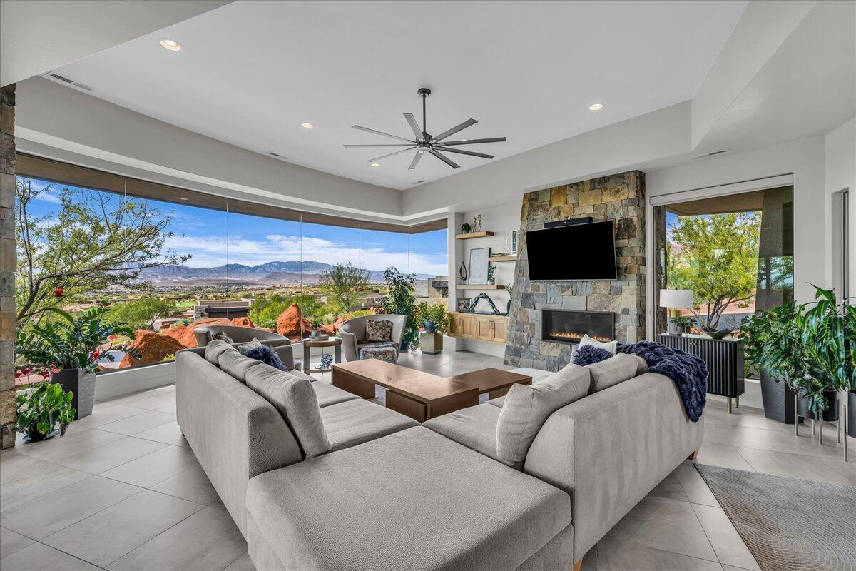 VISTAS AT ENTRADA - Residential