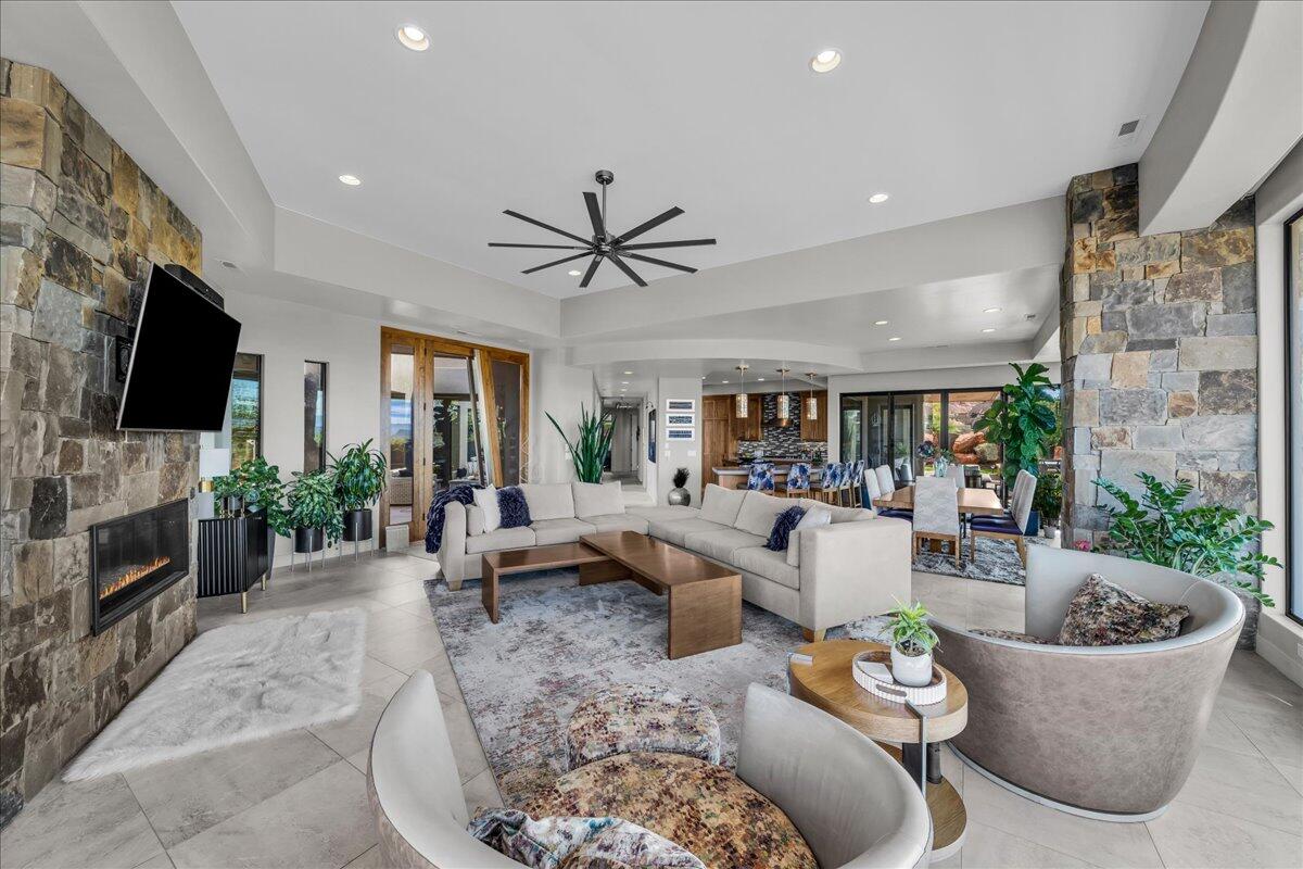 VISTAS AT ENTRADA - Residential