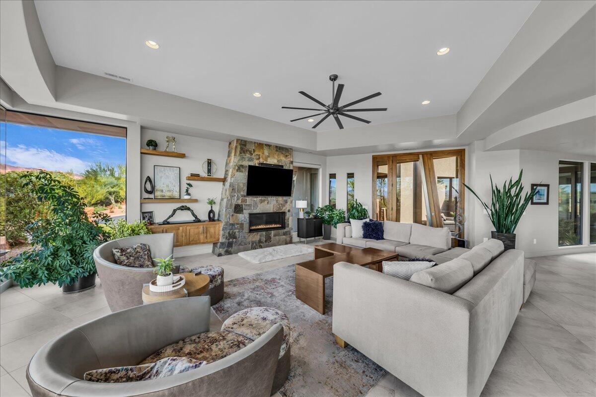 VISTAS AT ENTRADA - Residential