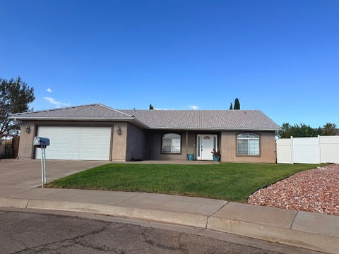 Photo of 749 Apple CIR, Washington, UT 84780 (MLS # 26-276049)
