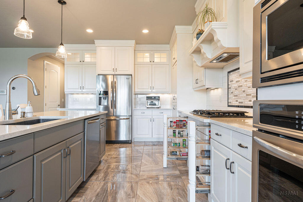 ROADRUNNER RIDGE - Residential