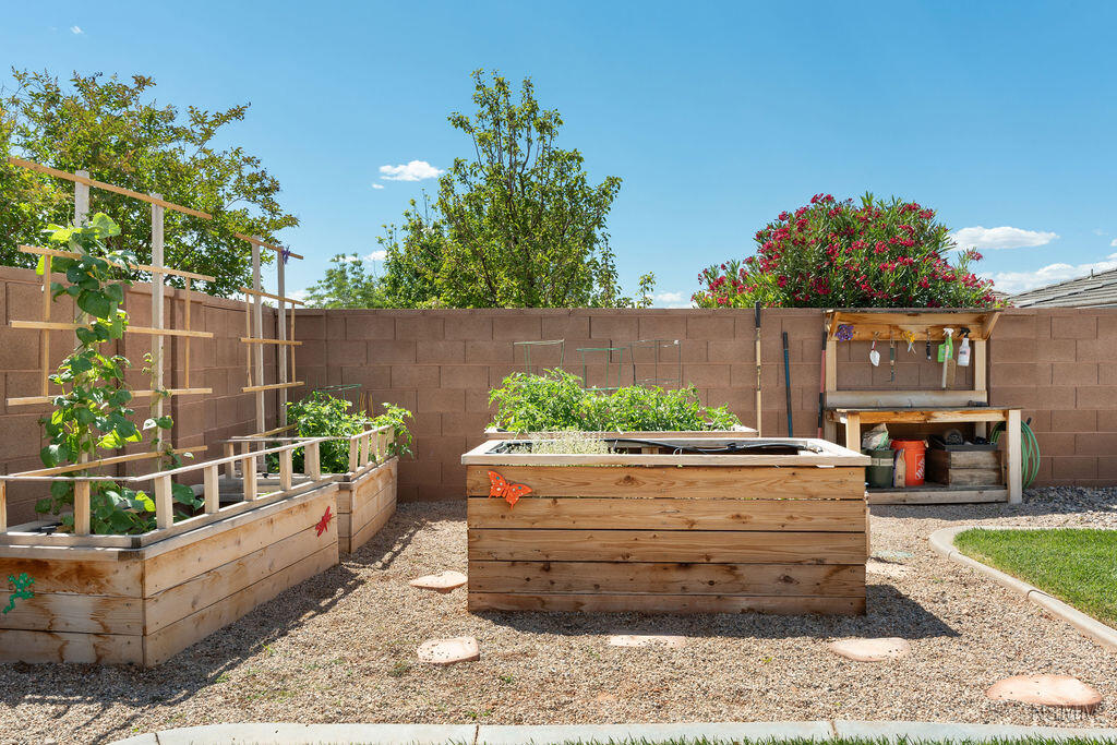 ROADRUNNER RIDGE - Residential