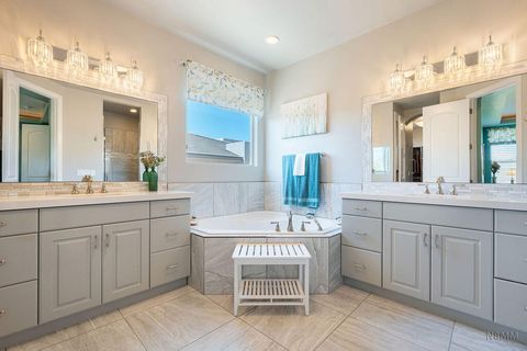 Tiny photo for 914 E BLACK OAK DR, Washington, UT 84780 (MLS # 26-271959)