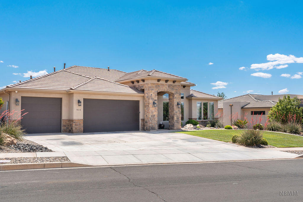 ROADRUNNER RIDGE - Residential
