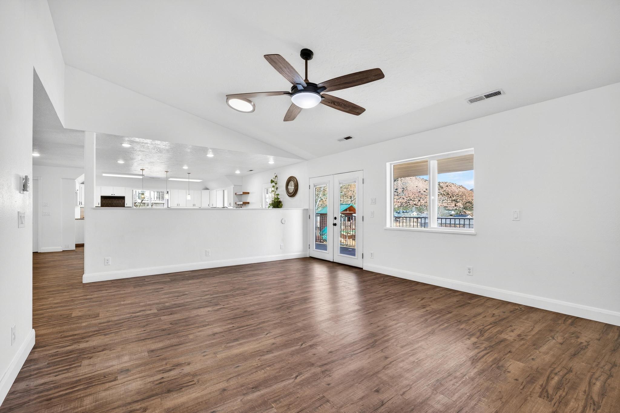 SHORT CREEK - Residential