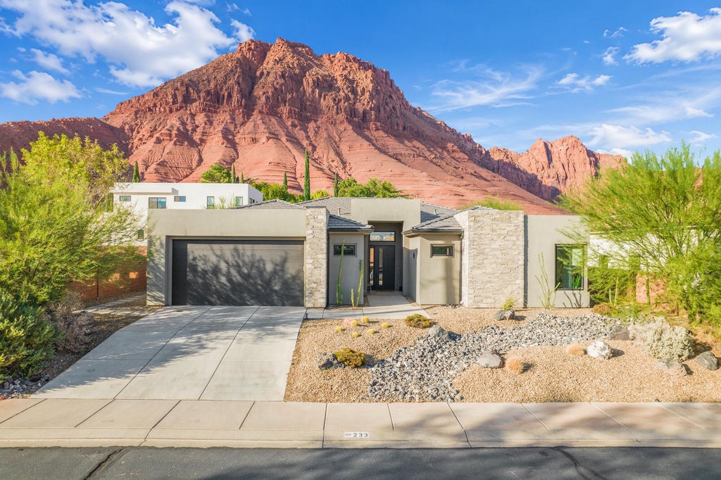 Photo of 233 E 300 N, Ivins, UT 84738 (MLS # 26-277050)