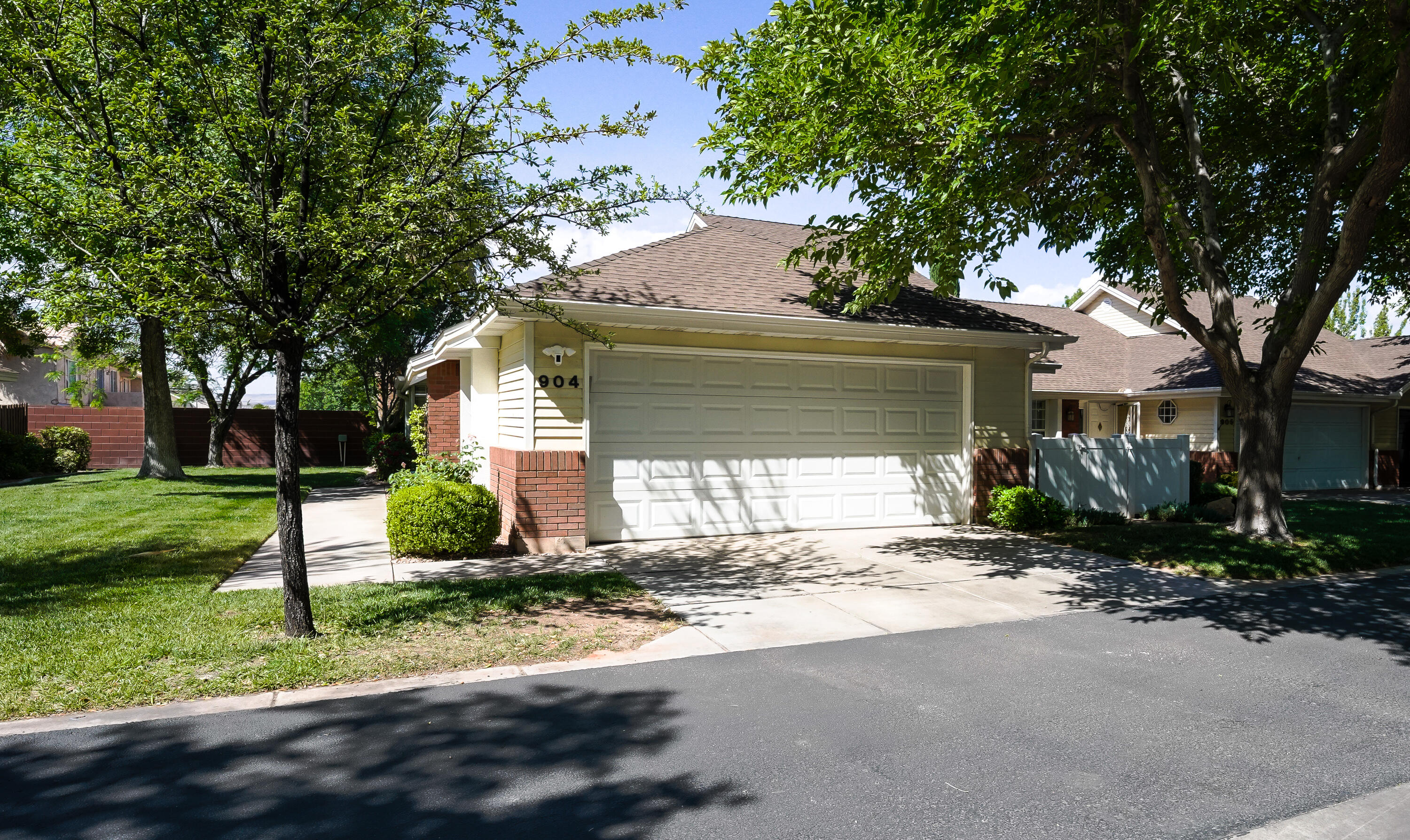 RED CANYON TOWNHOMES - Residential