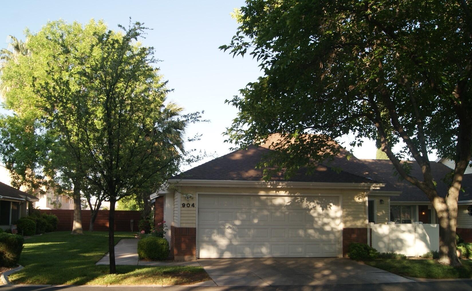 RED CANYON TOWNHOMES - Residential