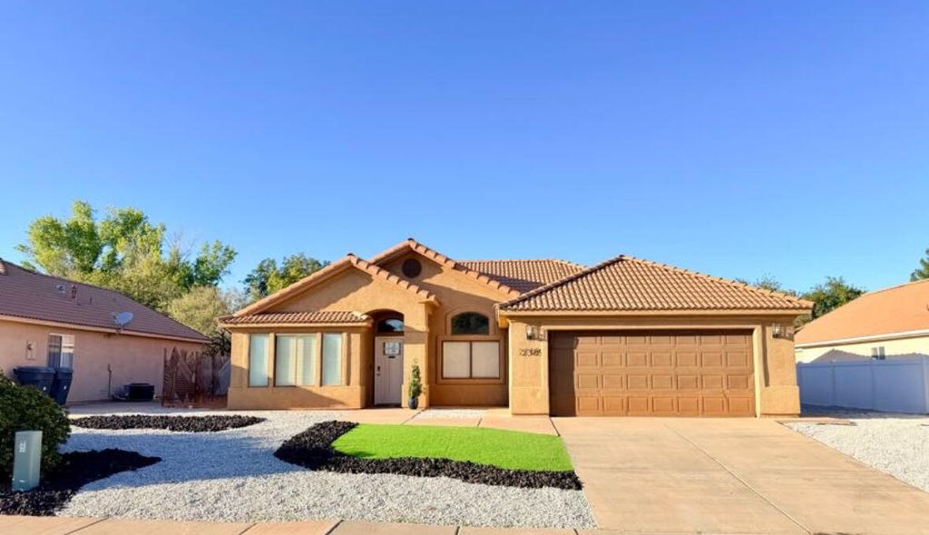 Photo of 2389 E 630 N, Saint George, UT 84790 (MLS # 25-266285)