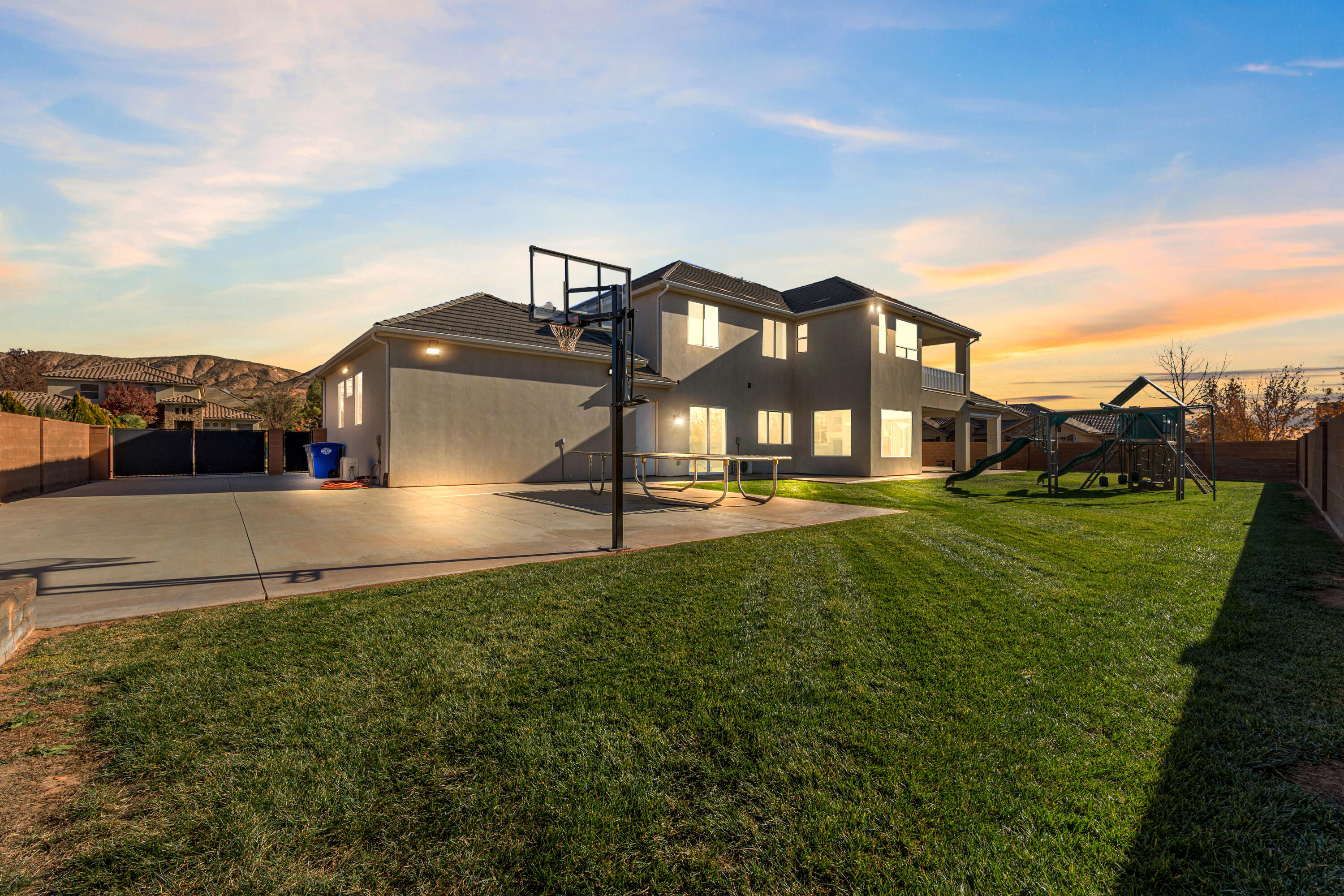 SILVER FALLS AT WASHINGTON BENCH - Residential