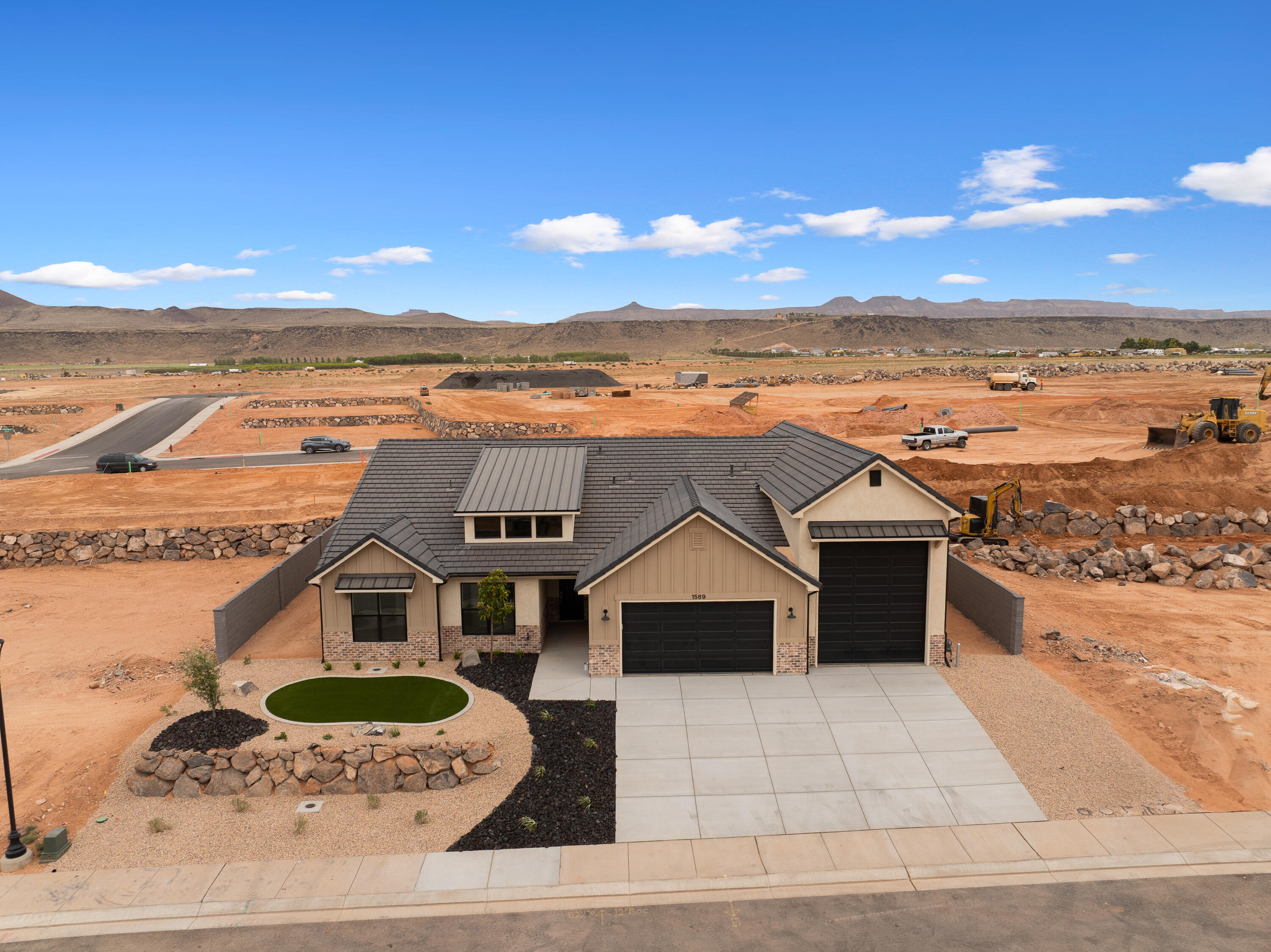 RED SLATE ESTATES - Residential