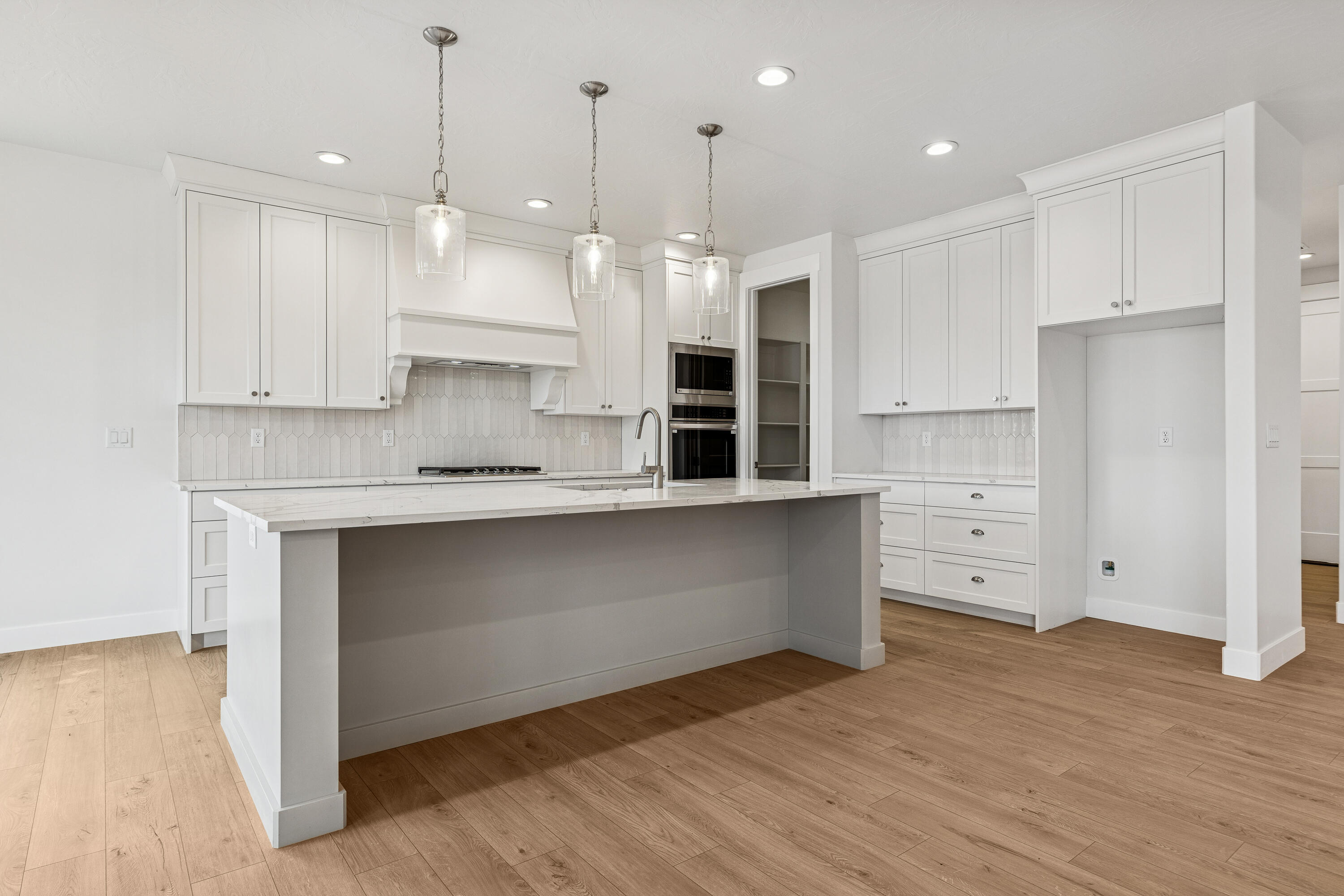 RED SLATE ESTATES - Residential