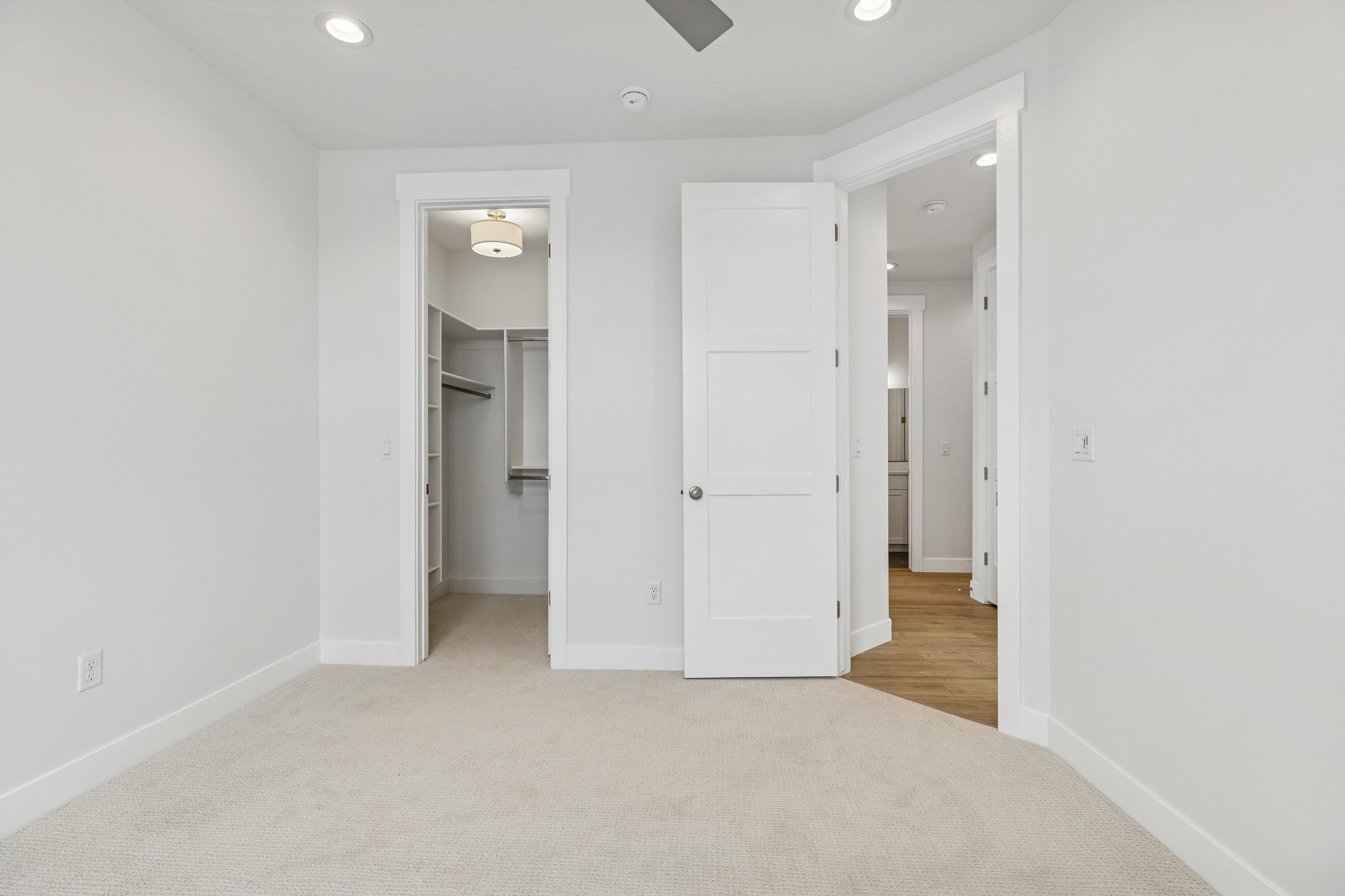 RED SLATE ESTATES - Residential