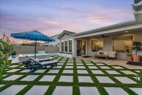 Tiny photo for 711 W Juniper Hill DR, Saint George, UT 84790 (MLS # 26-271871)