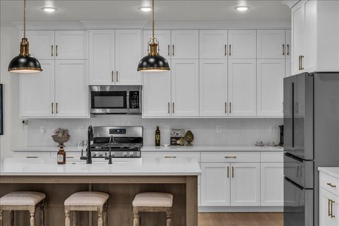 Tiny photo for 711 W Juniper Hill DR, Saint George, UT 84790 (MLS # 26-271871)