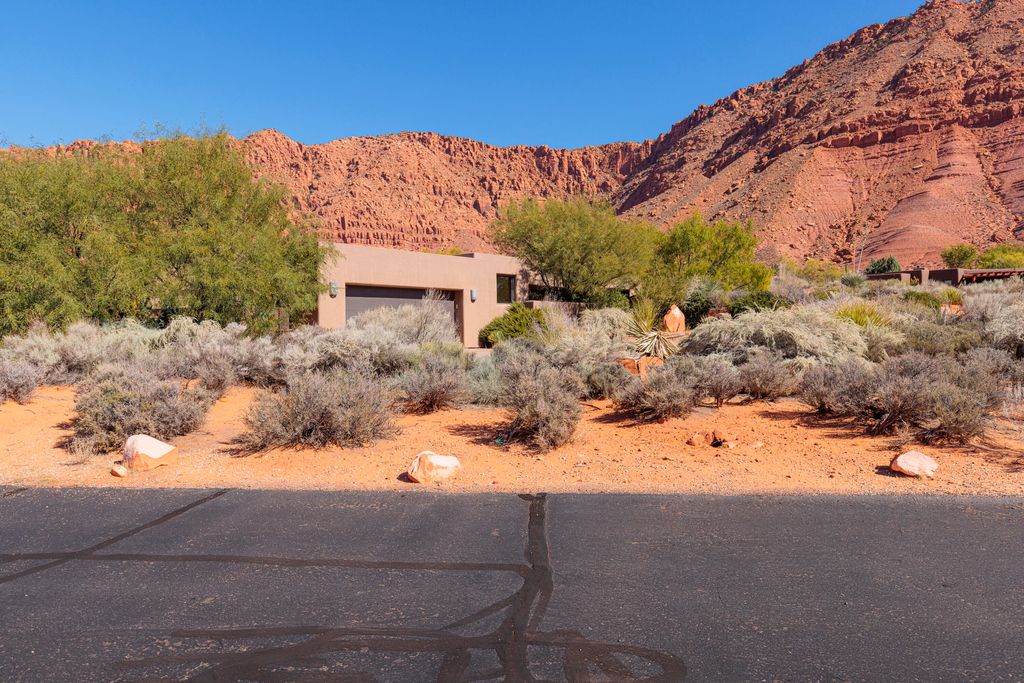 Photo of 476 W Morningstar Way, Ivins, UT 84738 (MLS # 25-266294)