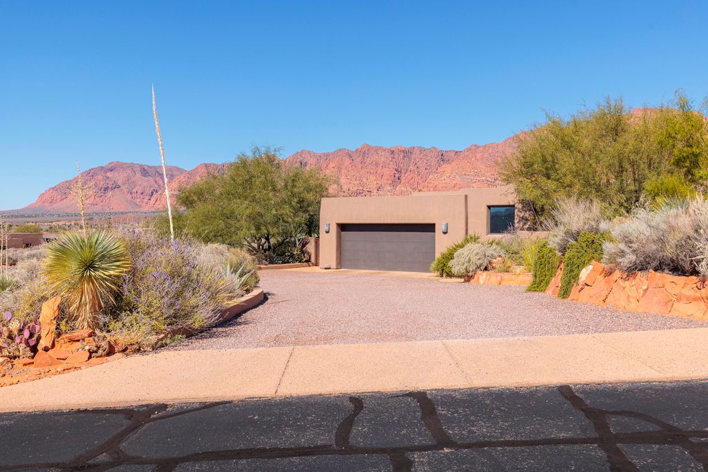 Photo of 476 W Morningstar Way, Ivins, UT 84738 (MLS # 25-266294)